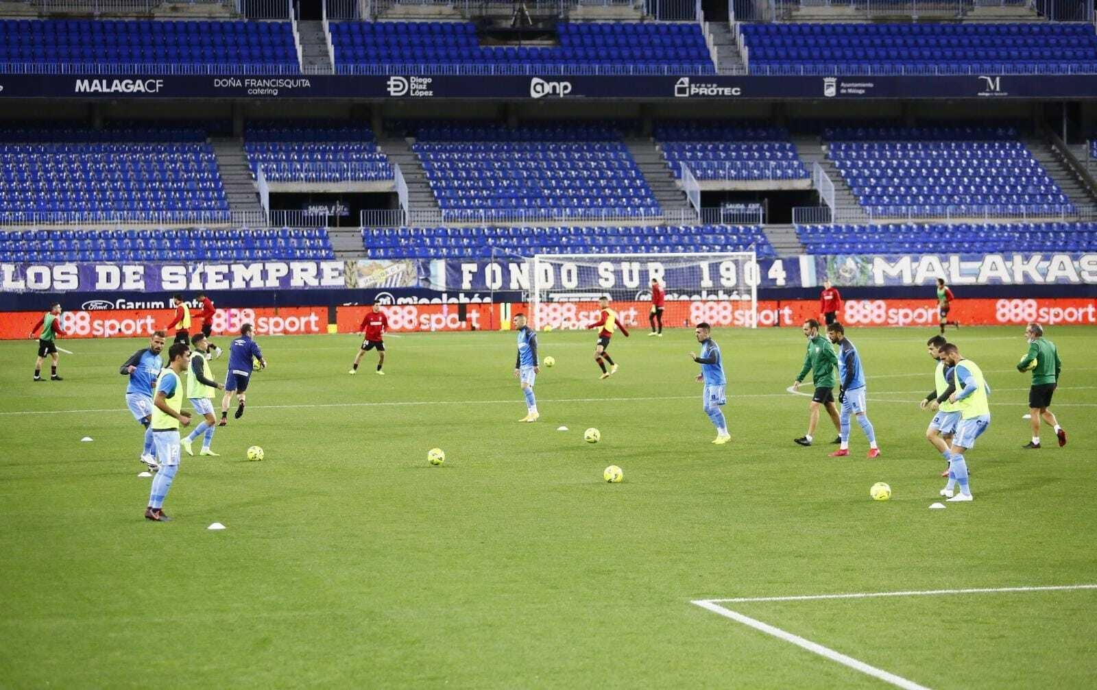 Calentamiento previo del Málaga CF-Logroñés.