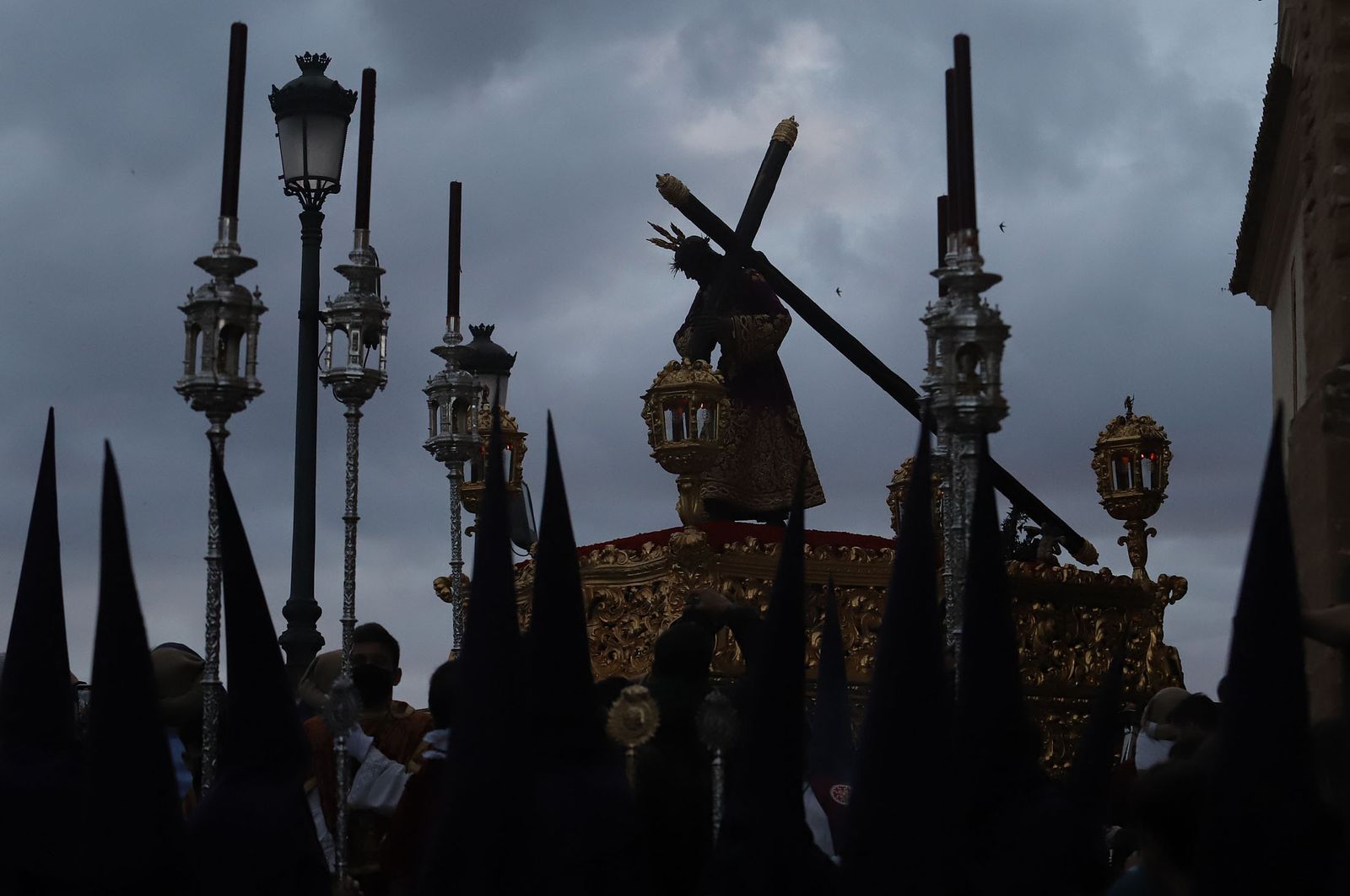 Imágenes de Pasión en su procesión por Huelva