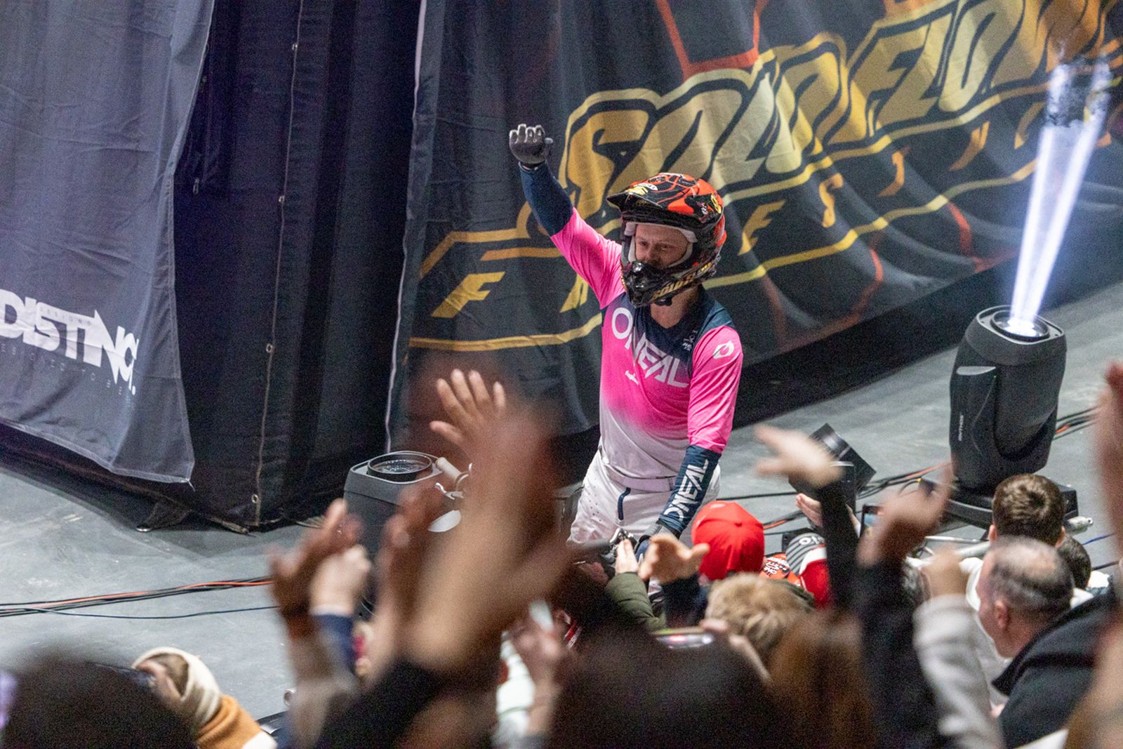 En imágenes: el Olivo Arena vibra con piruetas y motor en estado puro en el Soloflow Freestyle (1)