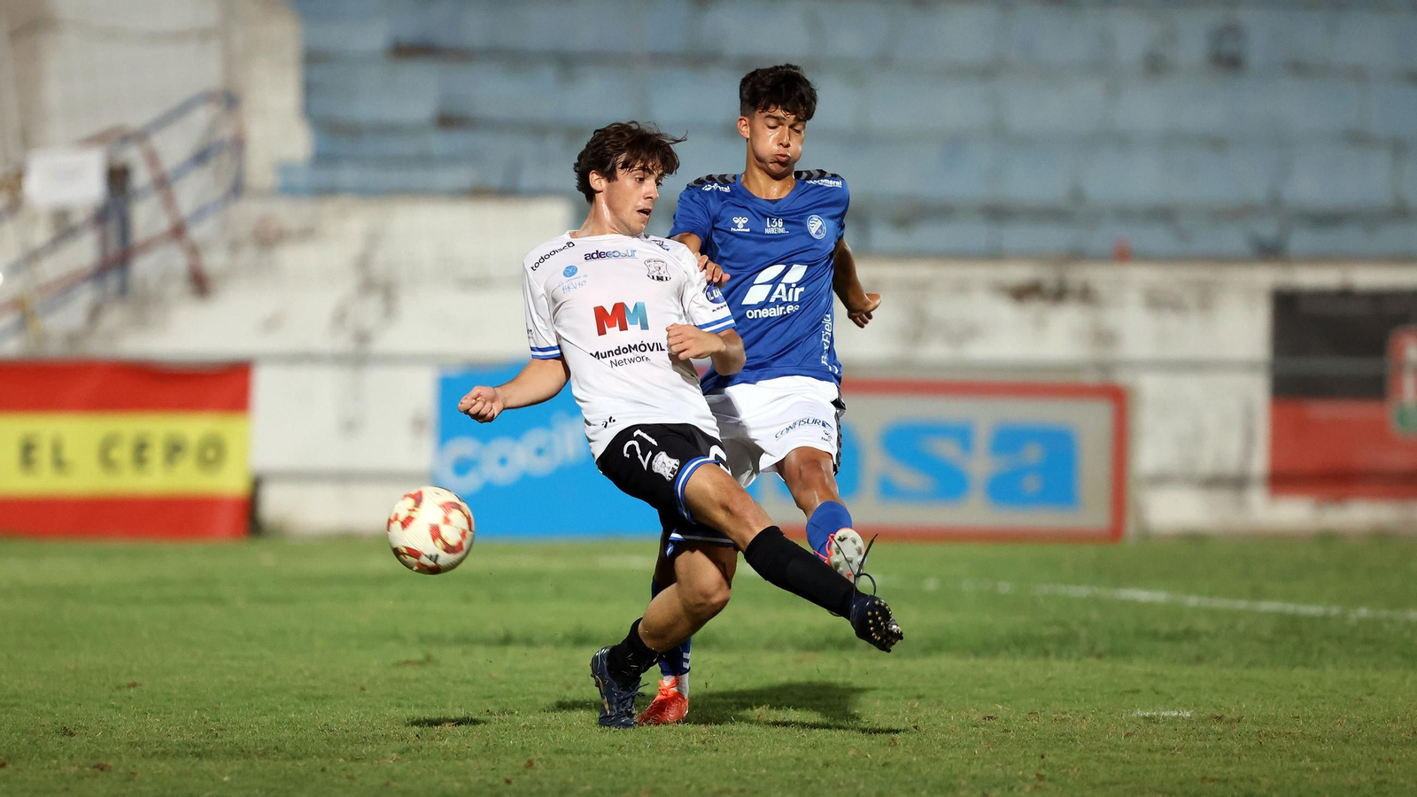 Imágenes del Trofeo de la Copa y la Venencia entre el Jerez Industrial y el Xerez DFC