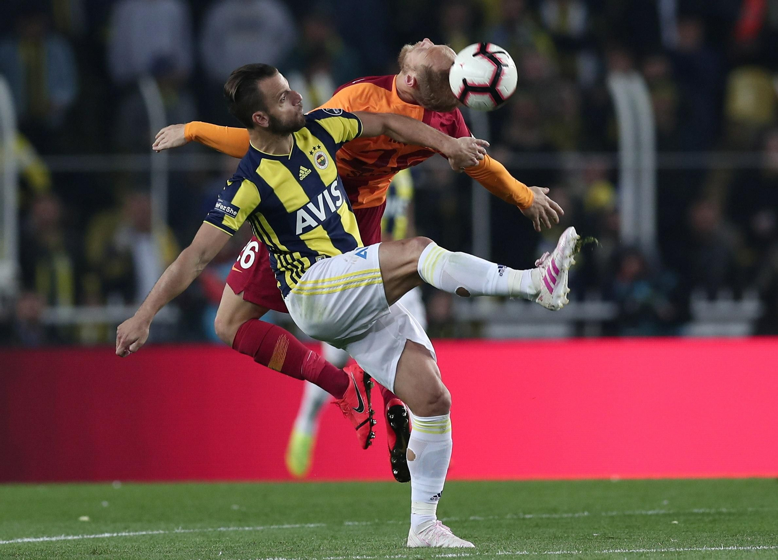 Soldado llega al Granada CF para aportar experiencia y goles