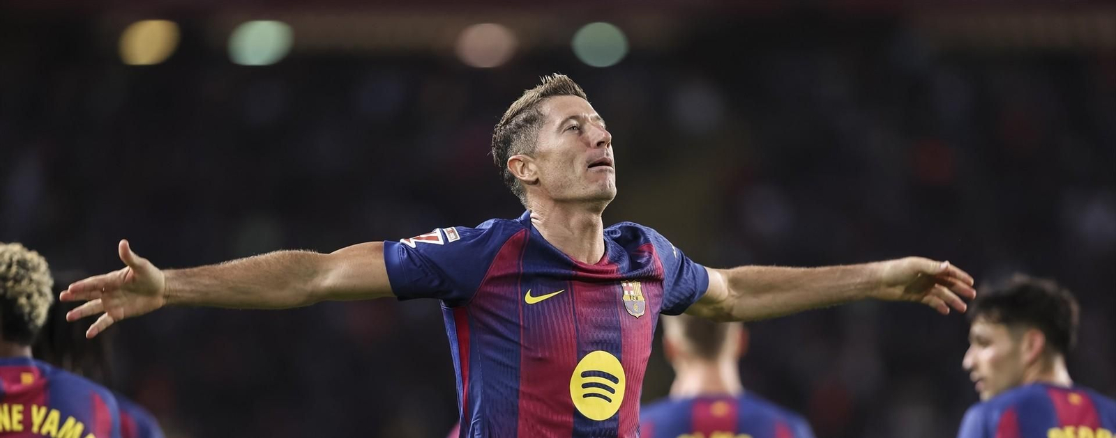 Lewandowski celebra el gol que le dio el triunfo al Barcelona contra la Real Sociedad.