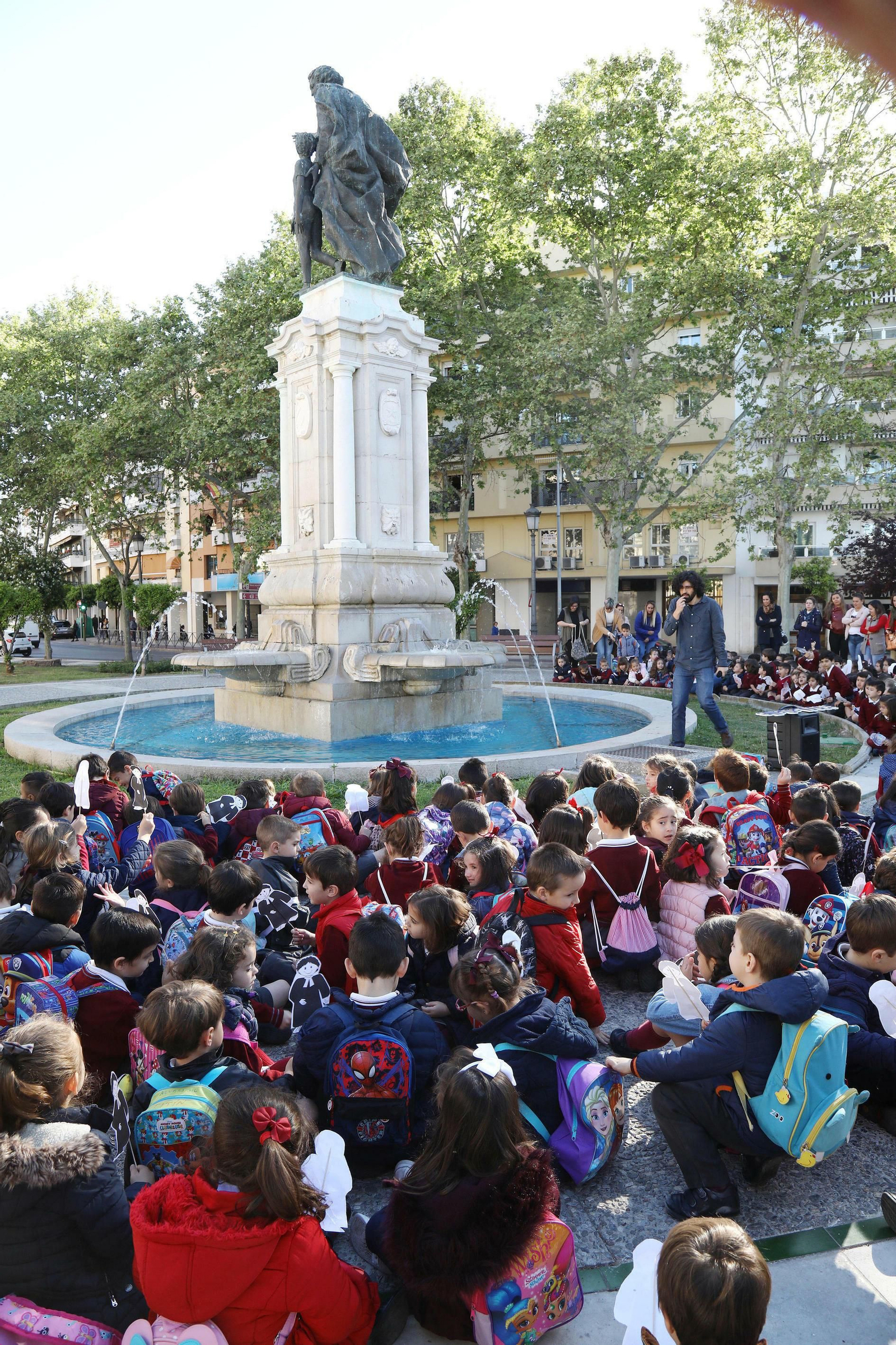 Monumento que recuerda en Jerez a San Juan Bautista de La Salle.