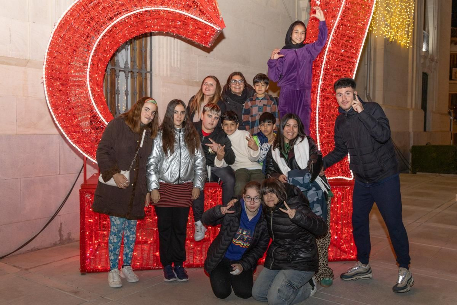 Los jienenses disfrutan de la magia de la Navidad recorriendo sus calles