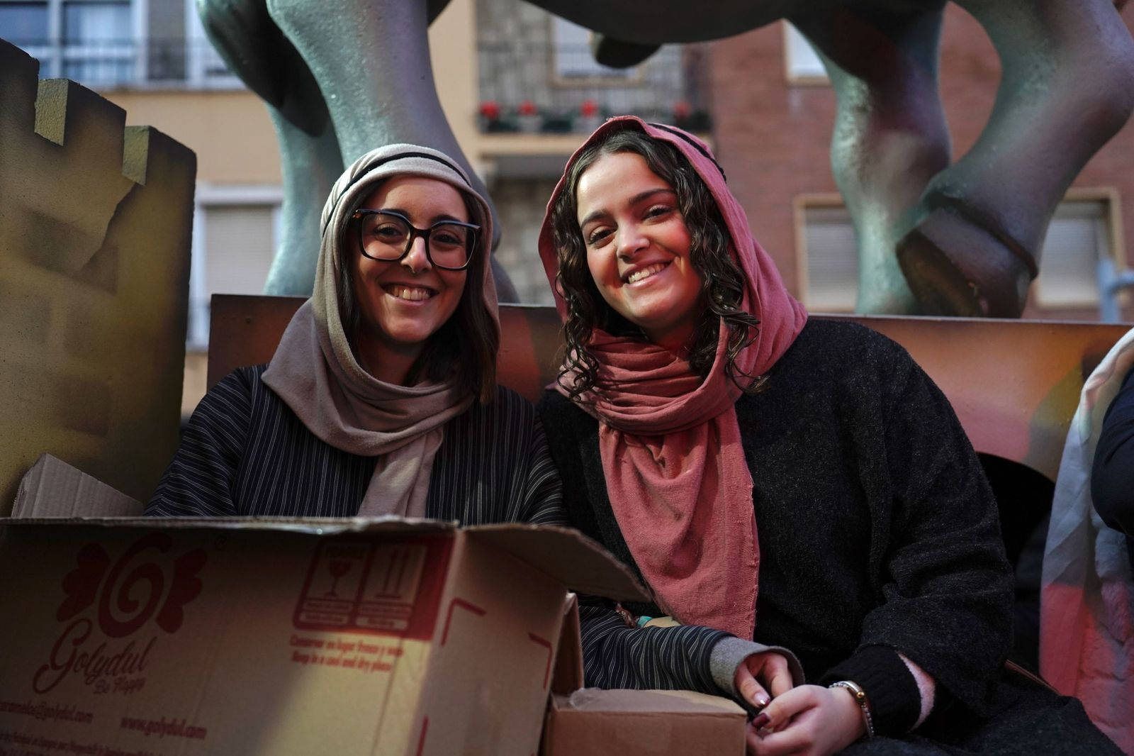 Búscate en las fotos de la cabalgata de Reyes Magos 2026 en Algeciras