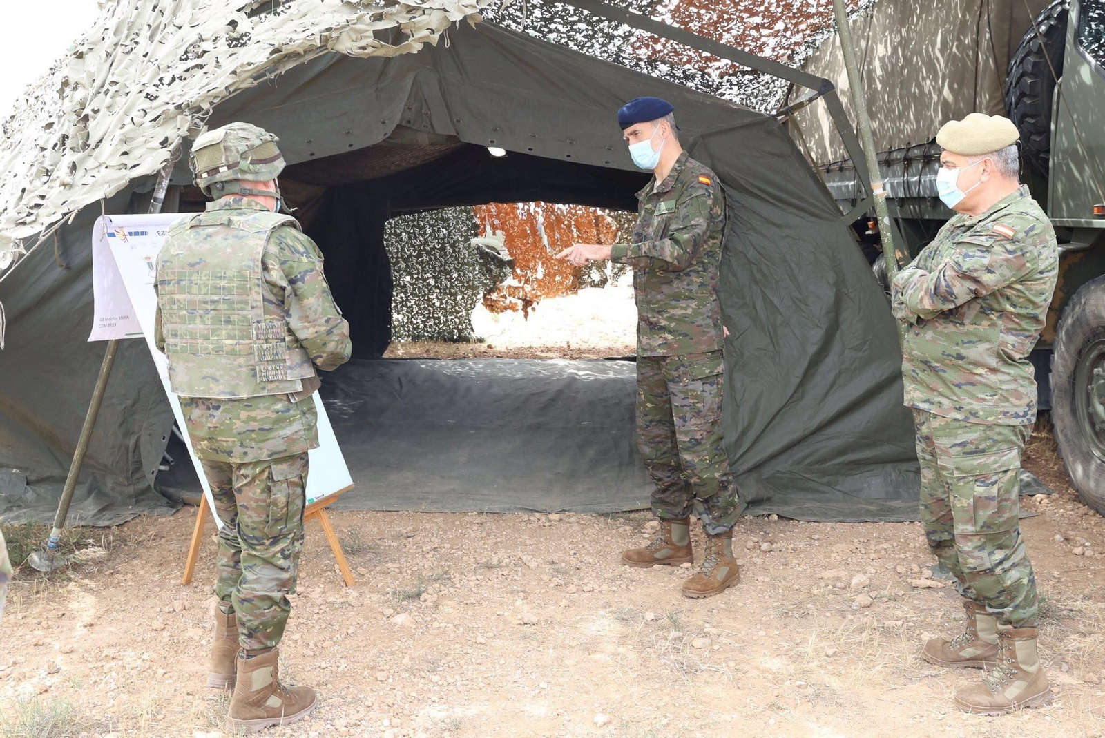 El Rey Felipe VI asiste a un ejercicio militar de la Brigada 2035 en Viator