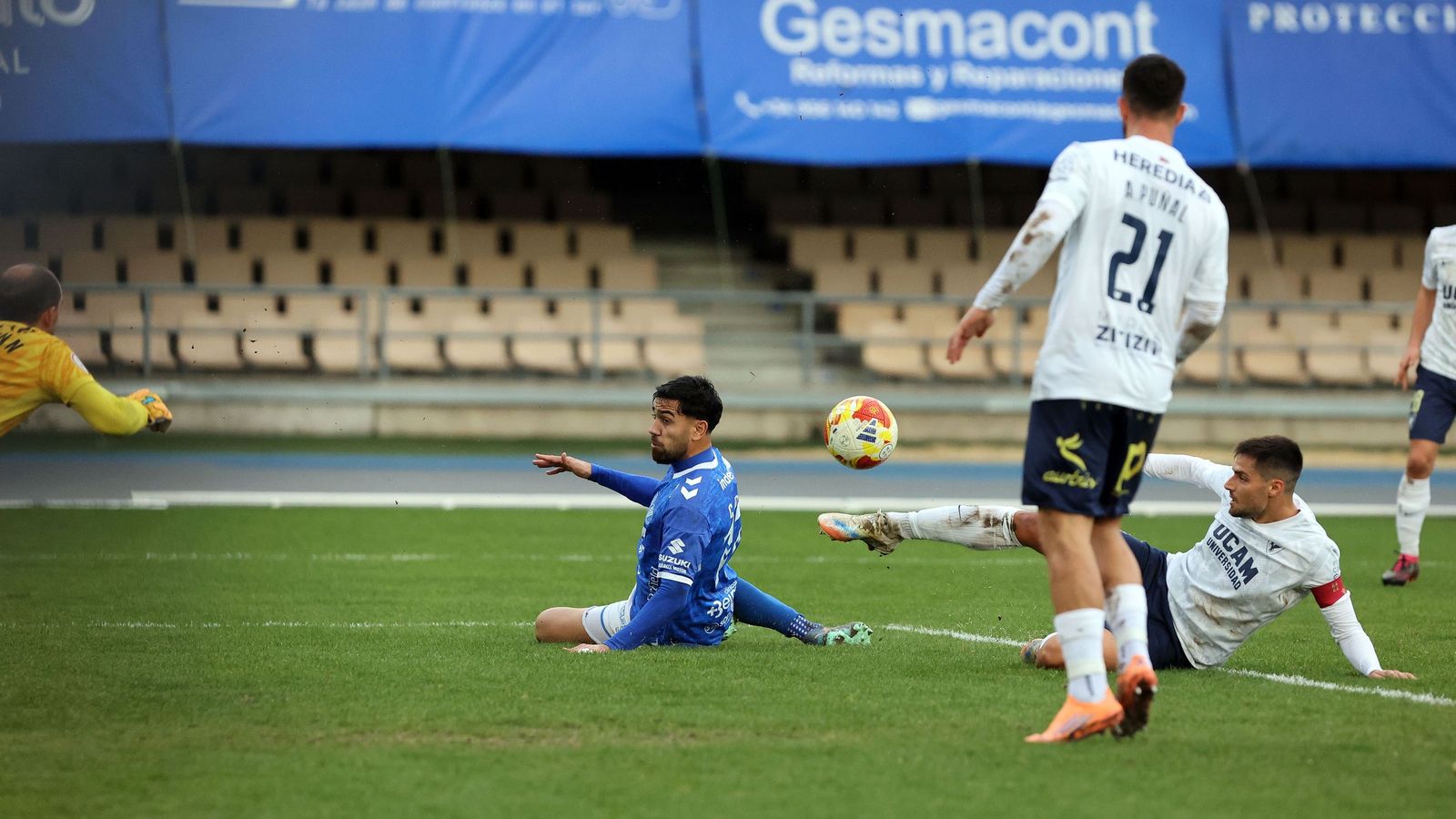 Imágenes del Xerez DFC contra el UCAM Murcia CF en Chapín