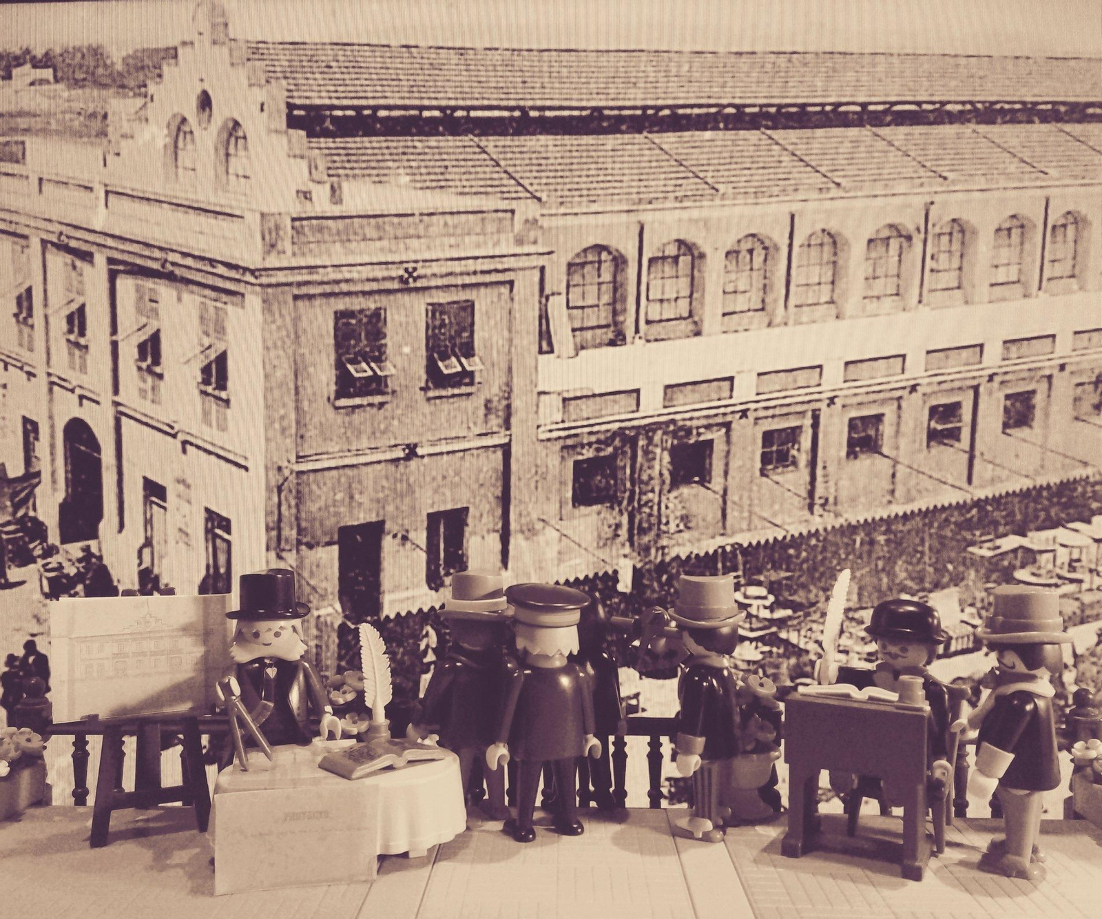 La historia de La Línea, a través de figuras de Playmobil