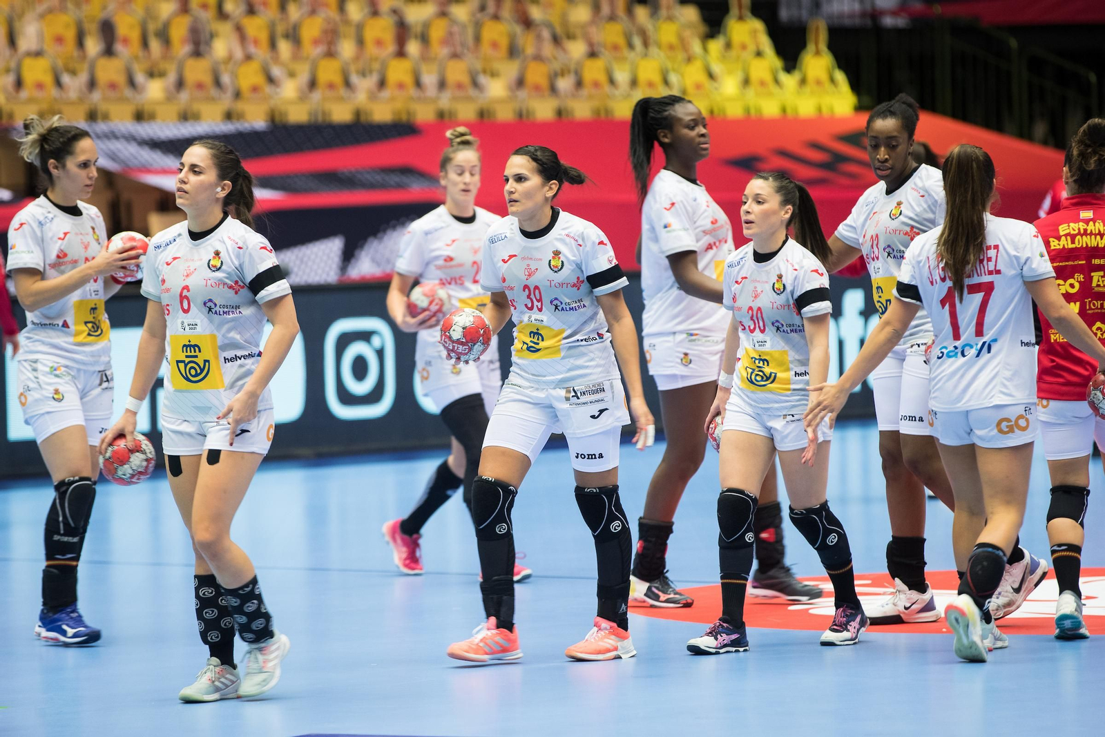 Jugadoras de la selección española, tras el partido ante Rusia