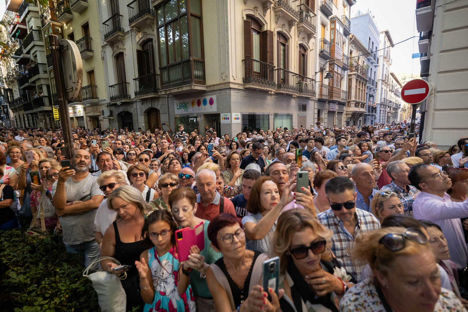 Fotos: así ha sido la procesión de la Virgen de las Angustias de Granada