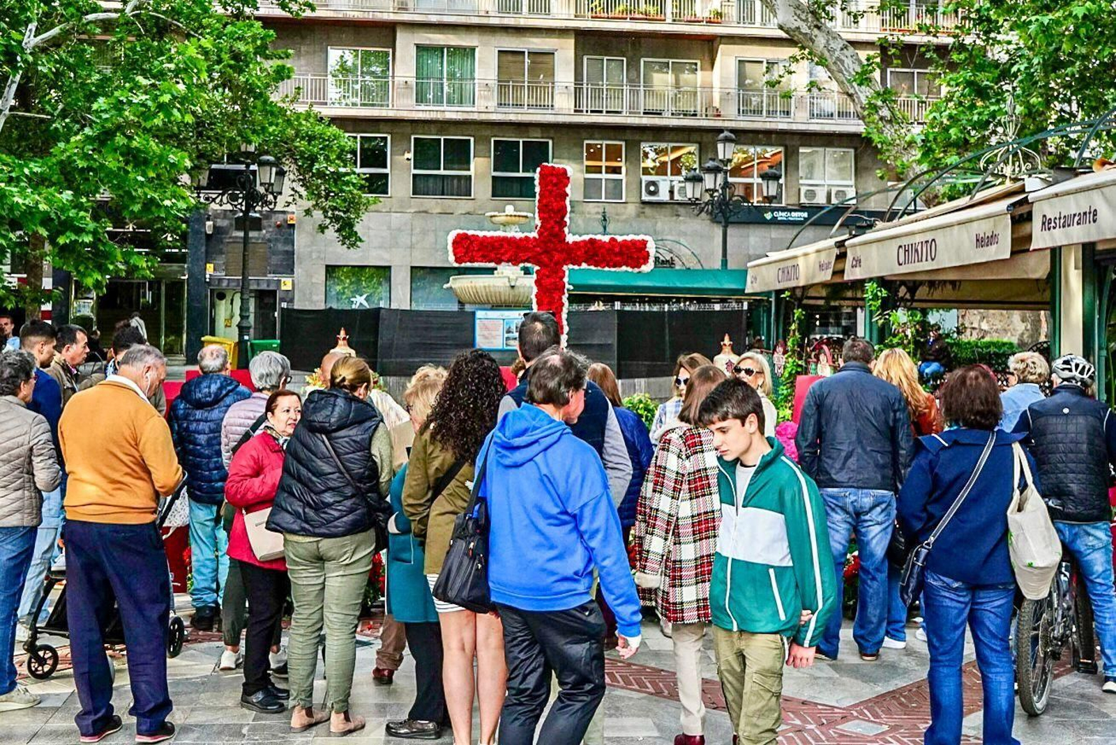 Granada ya vive las Cruces desde el día de antes: las mejores fotos