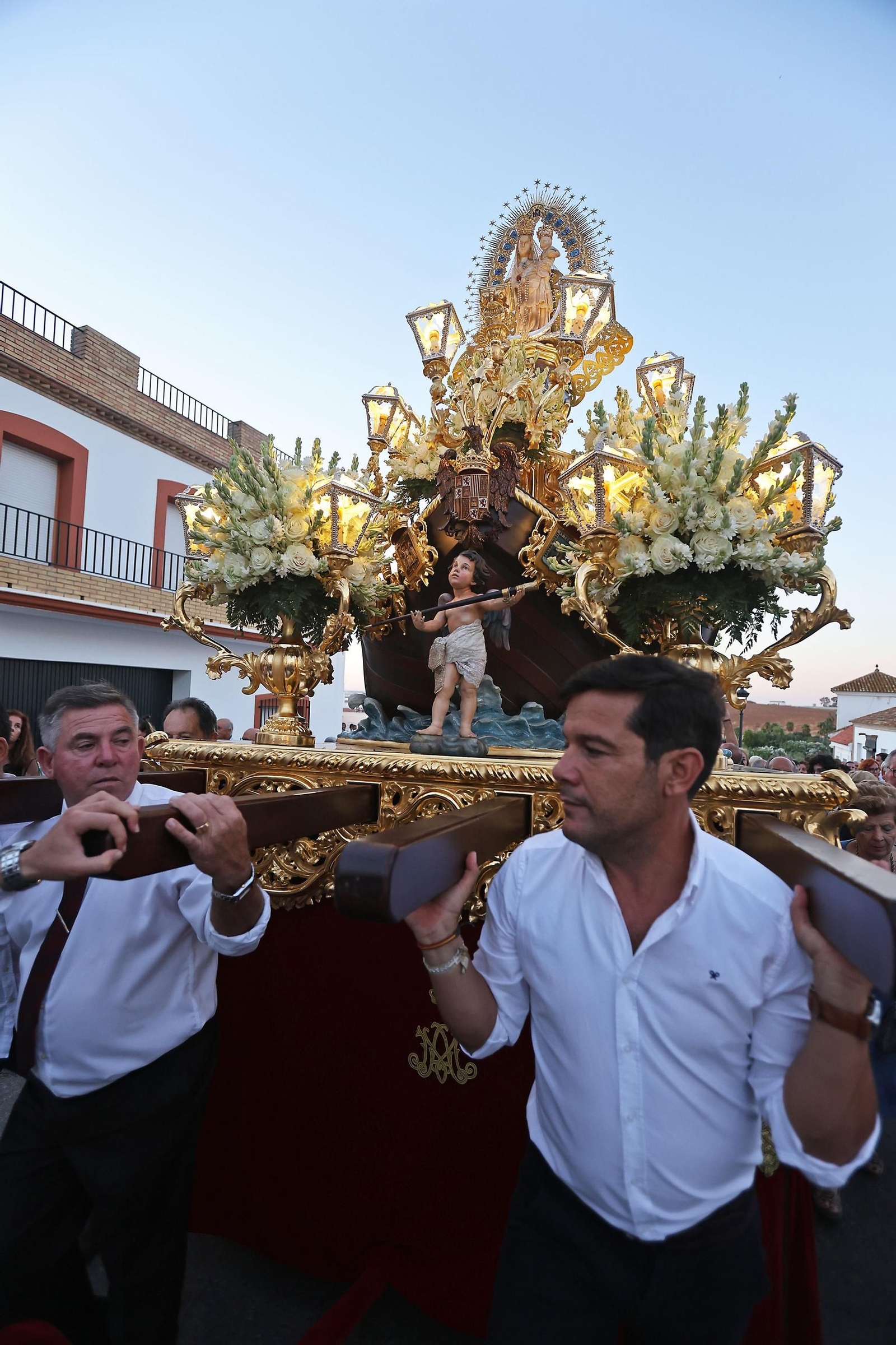Imágenes de la procesión de Nuestra Señora de los Milagros en Palos de la Frontera Imágenes de la procesión de Nuestra Señora de los Milagros en Palos de la Frontera