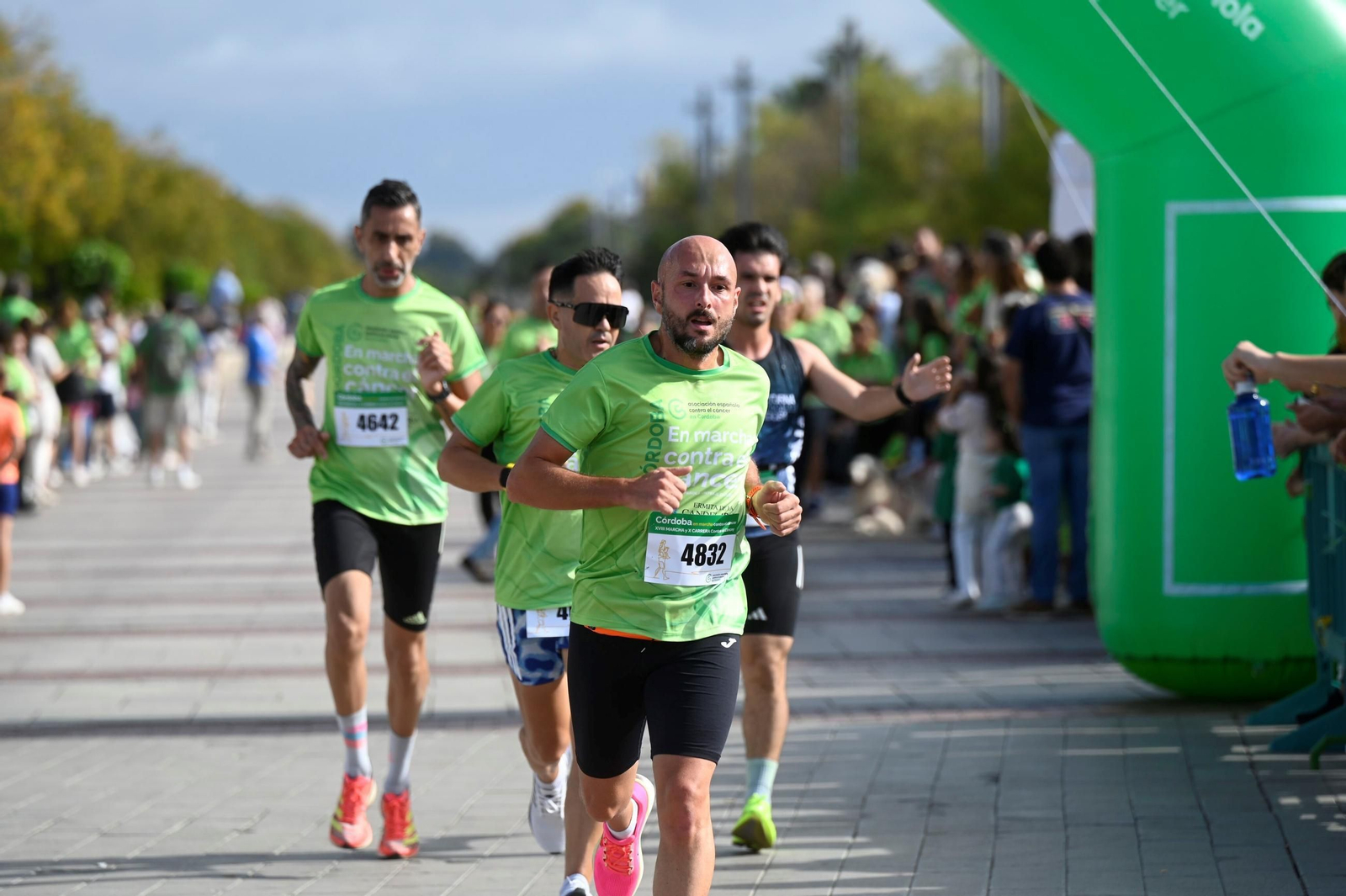 La XVIII Carrera contra el Cáncer en Córdoba, en imágenes