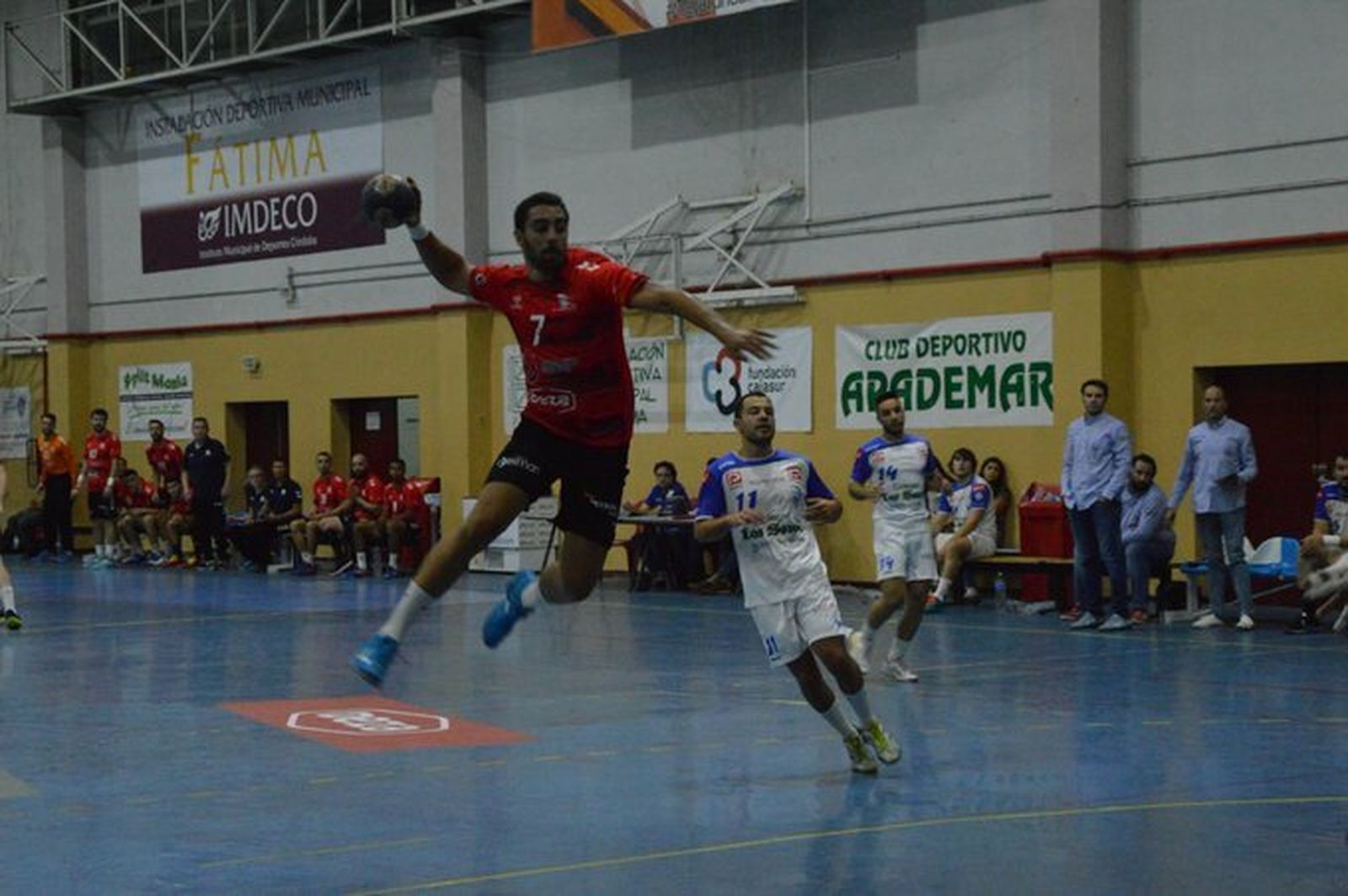 Juanjo Ortega culmina un contragolpe del Cajasur Córdoba BM.