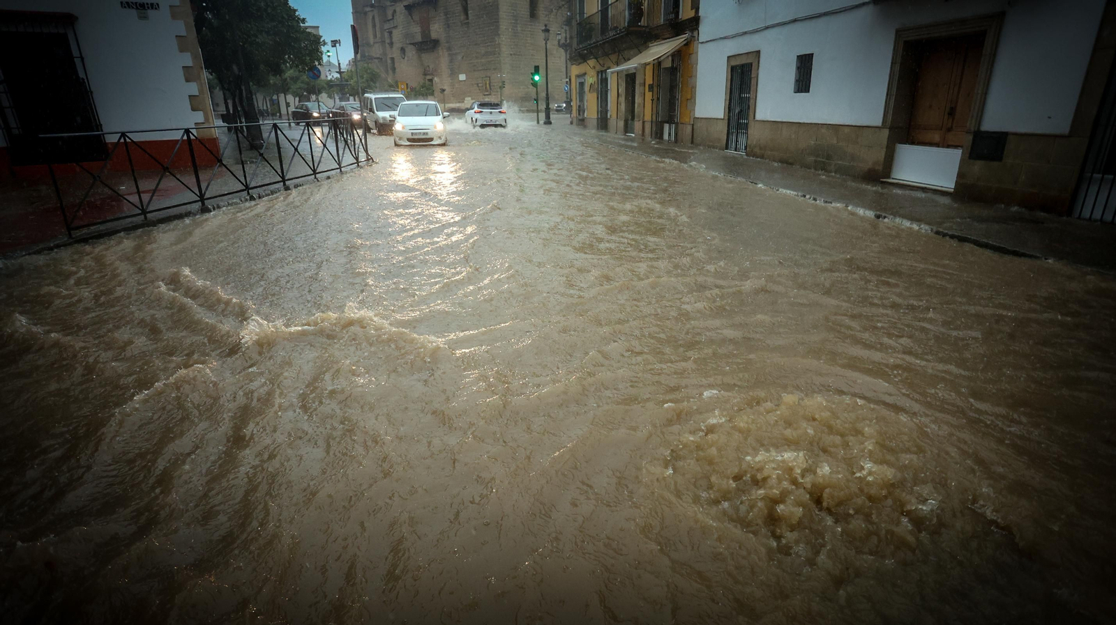 La borrasca Karlotta provoca inundaciones en algunas zonas de Jerez