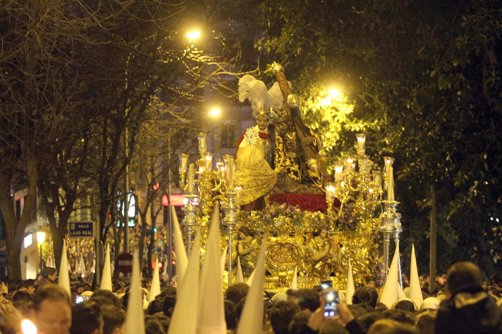Imágenes de la subida del Cristo de las Tres Caídas