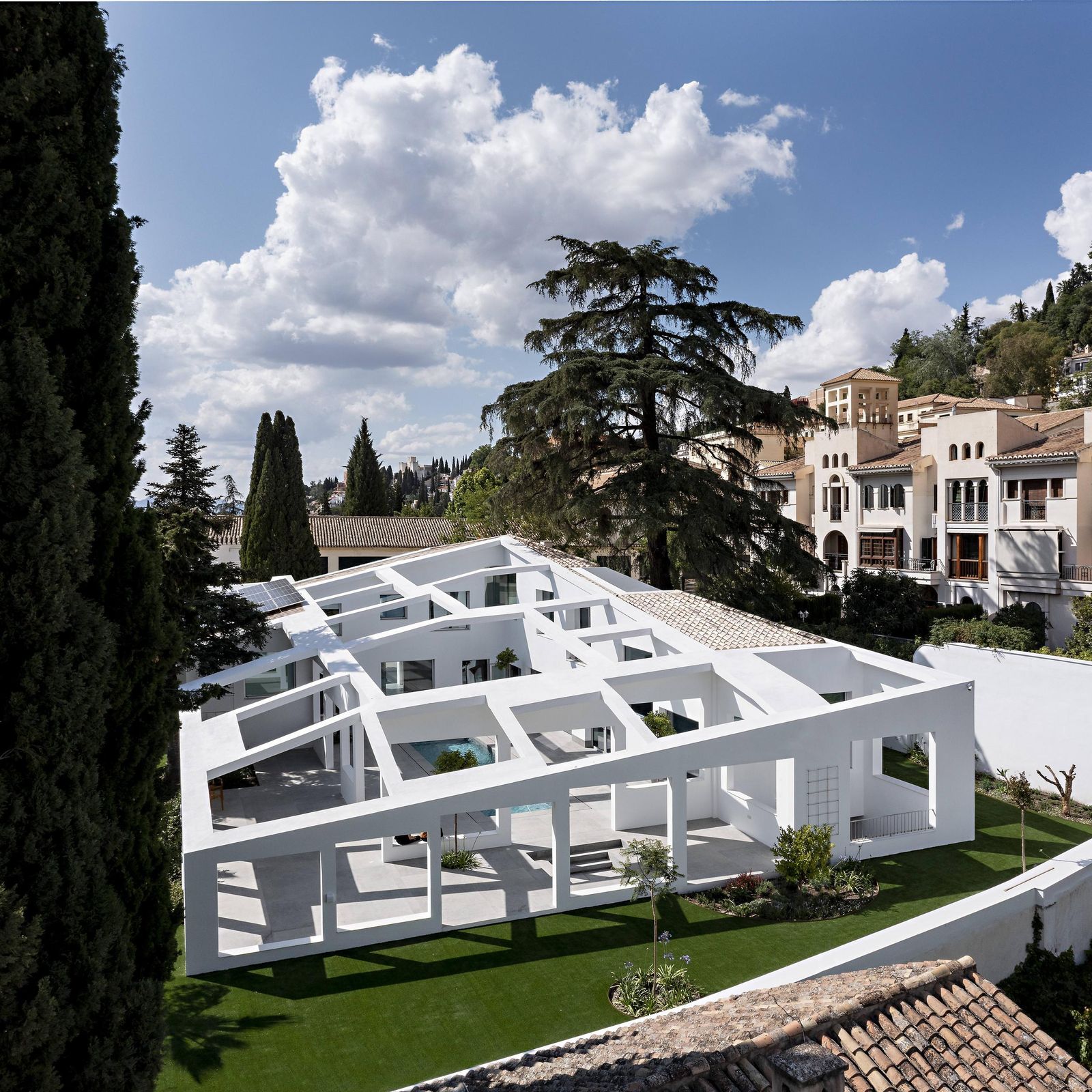 La Casa Realejo:  una impresionante vivienda que reinventa la casa patio andaluza a los pies de la Alhambra