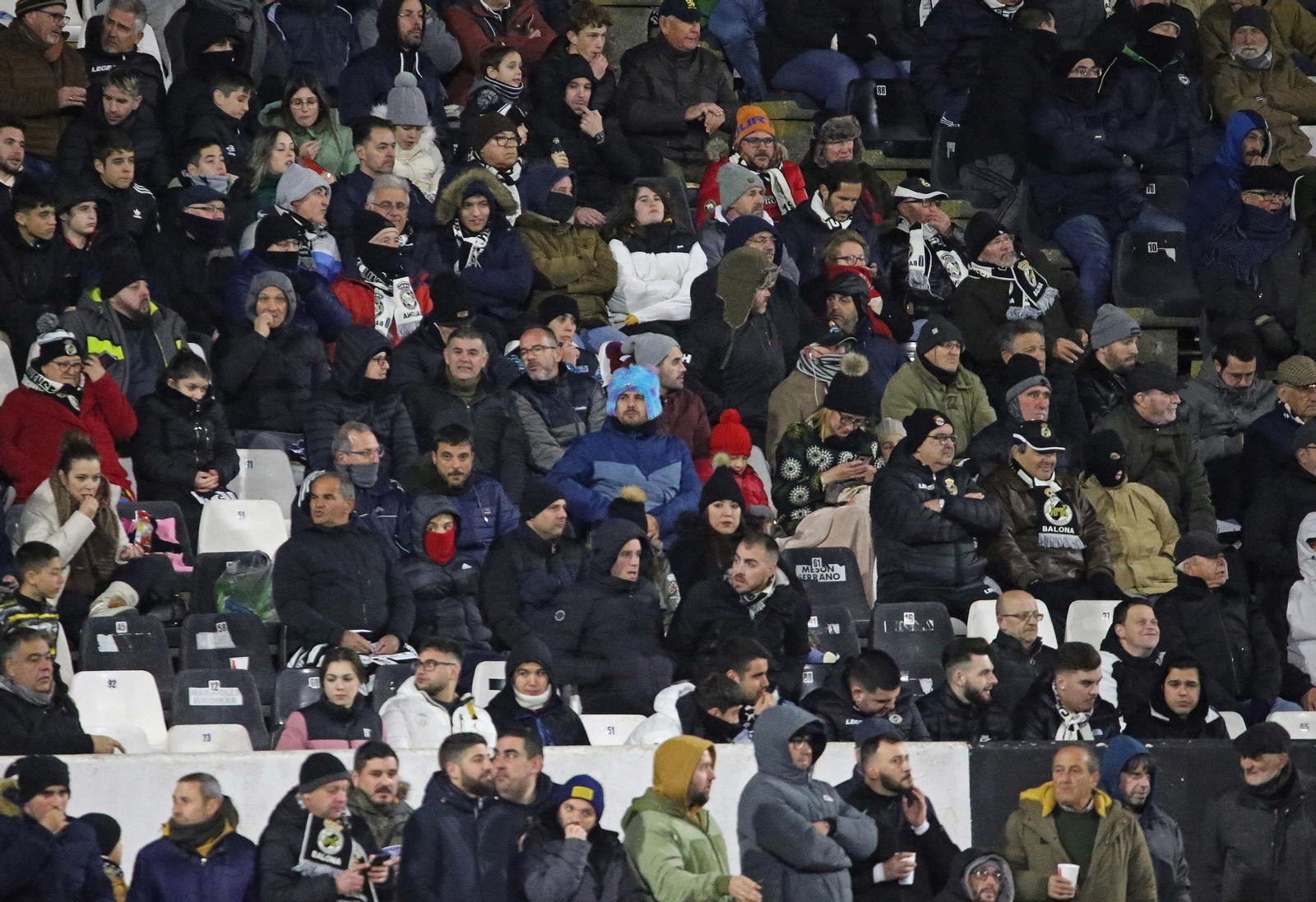 Fotos de la afición en el estadio municipal de La Línea