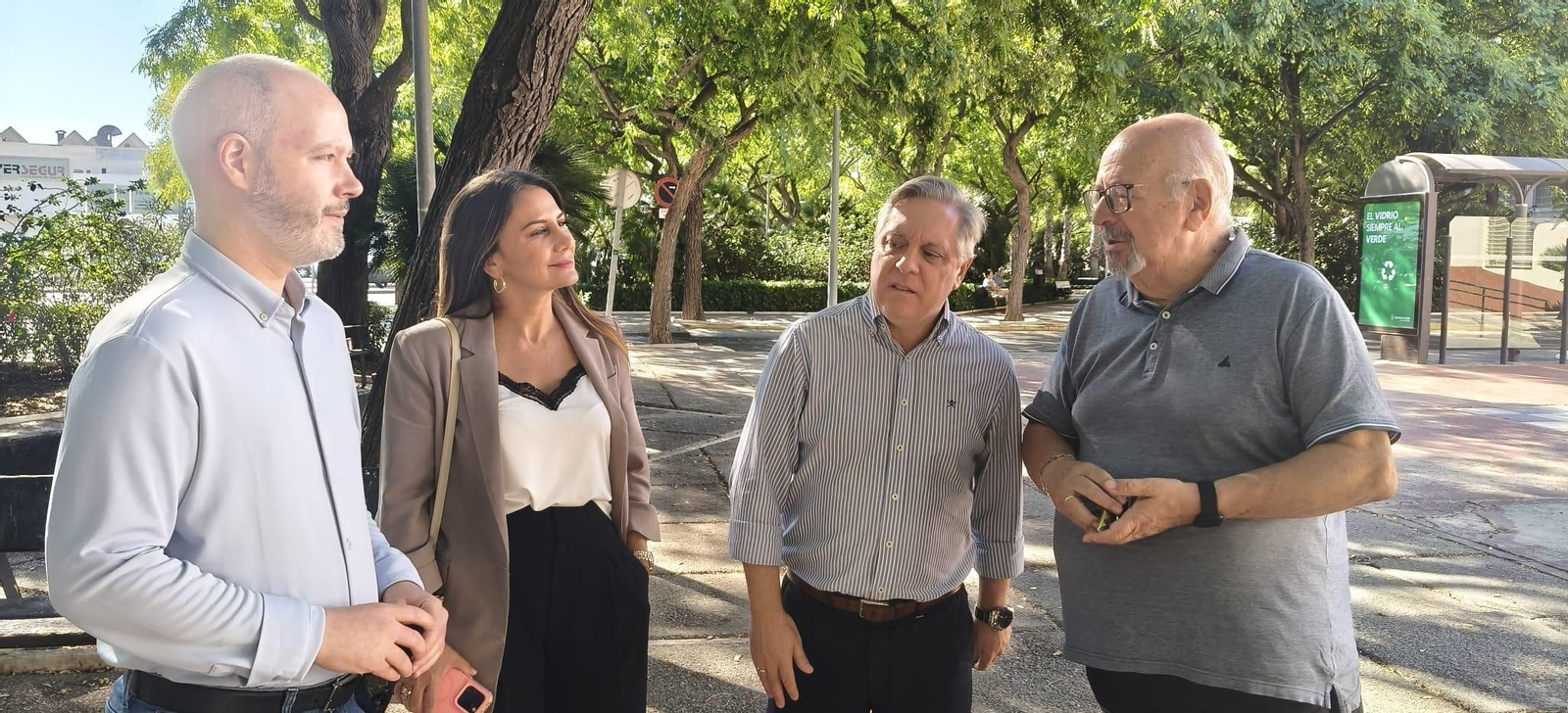 Reunión del PSOE de Cádiz con los vecinos del Barrio de Loreto.