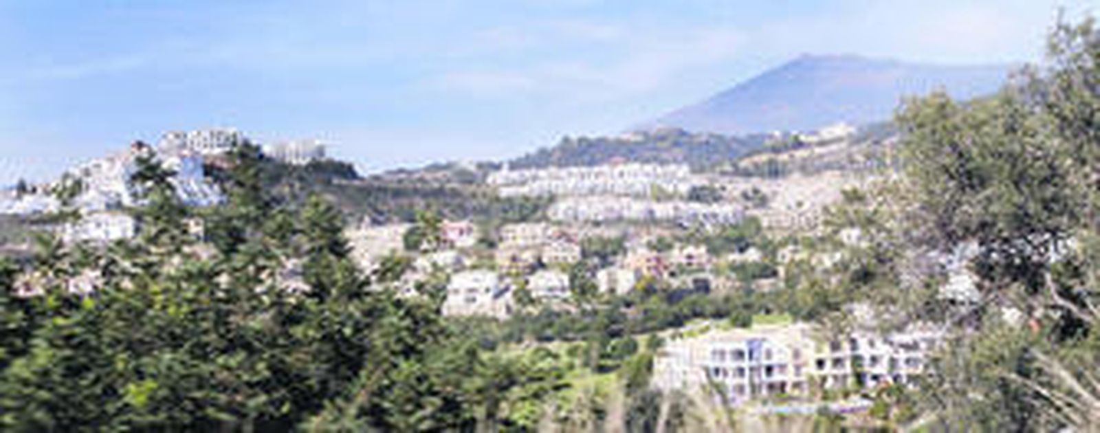 Vista de varios complejos de viviendas en la Costa del Sol.