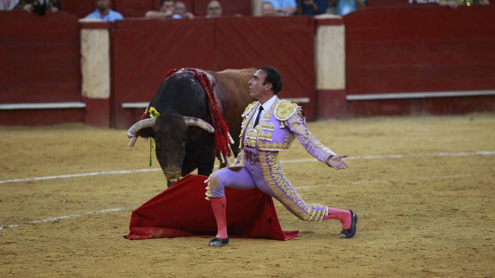Enrique Ponce cuajó una espléndida faena en Almería.