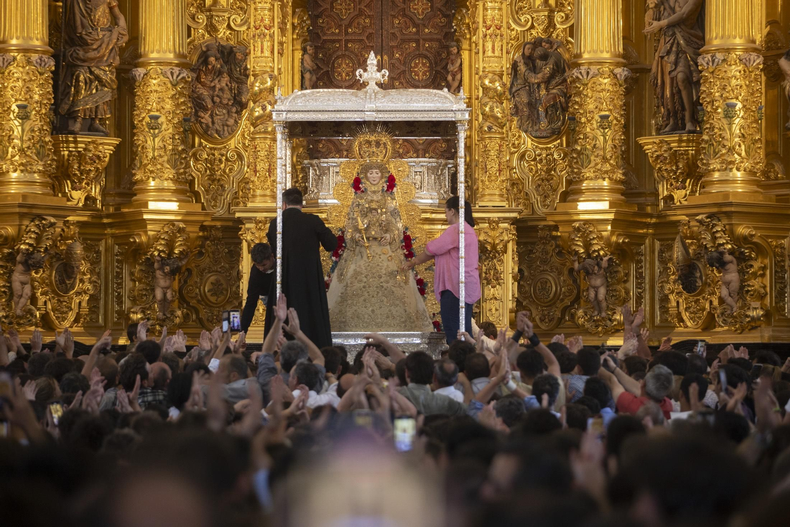 Las mejores imágenes de la procesión de la Virgen del Rocío en la aldea