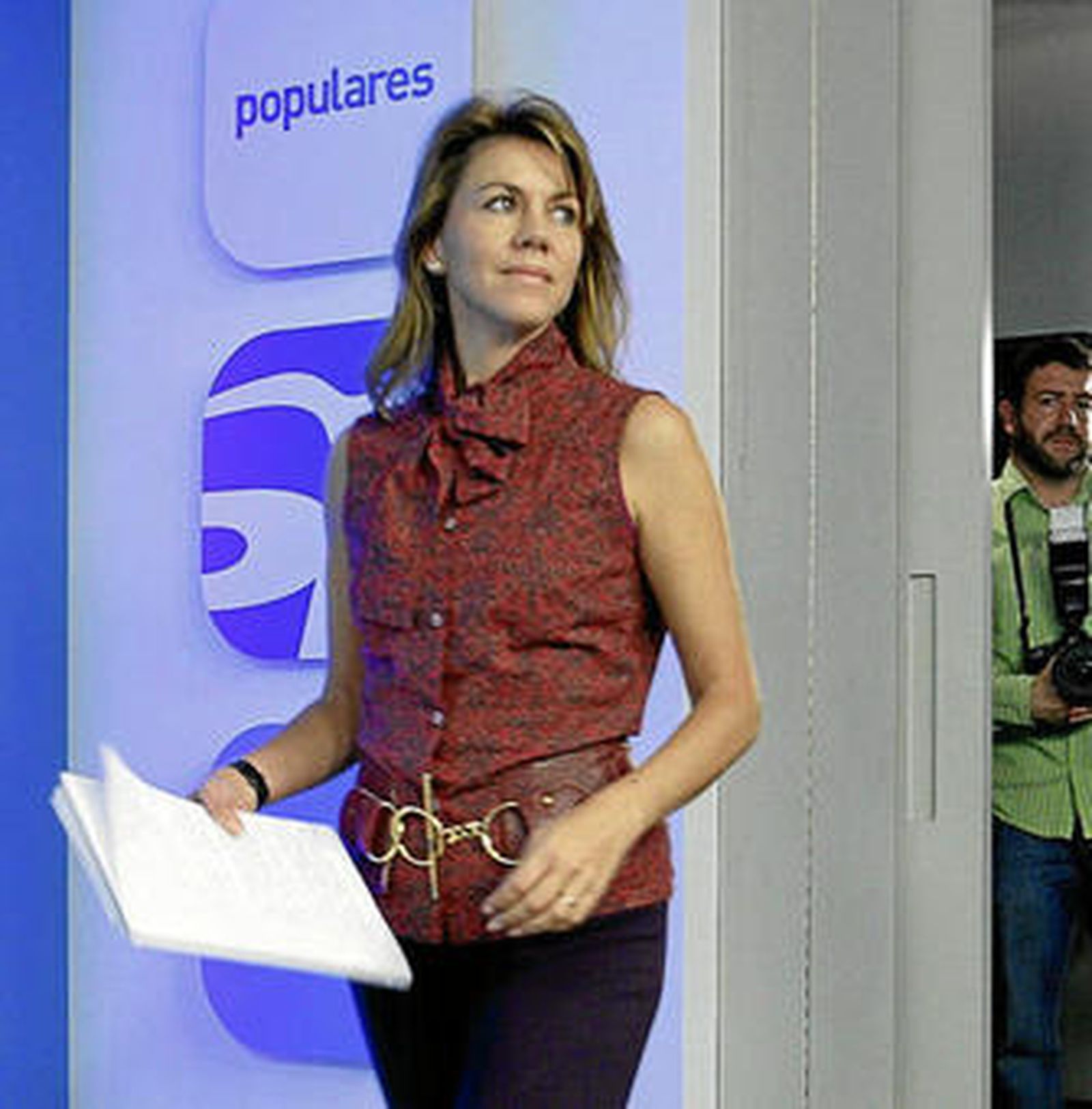 Cospedal, al llegar ayer a la rueda de prensa tras la reunión del Comité de Dirección del PP.