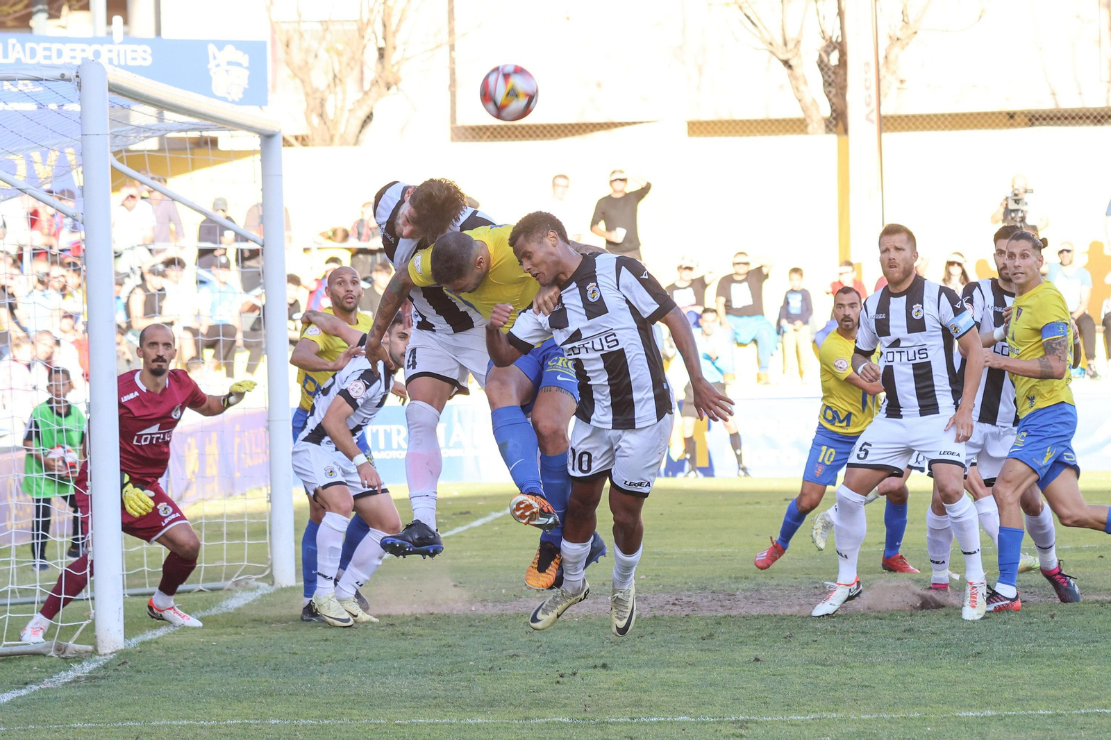 Las fotos del Orihuela-Balona de Segunda Federación (1-2)