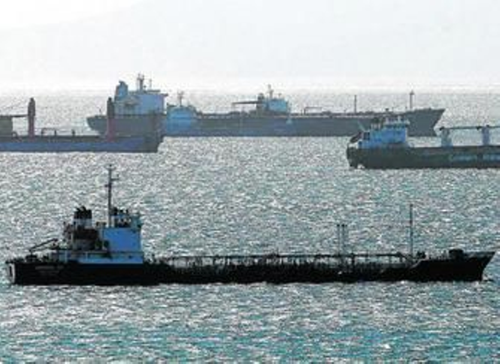 Buques fondeados en la Bahía de Algeciras, en una imagen de archivo.