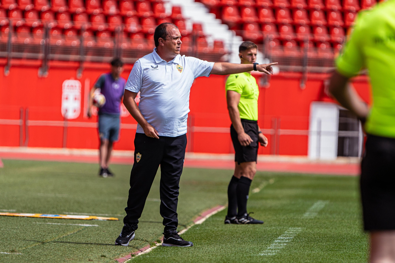 Alberto Lasarte,  entrenador jiennense de la UD Almería 'B'.