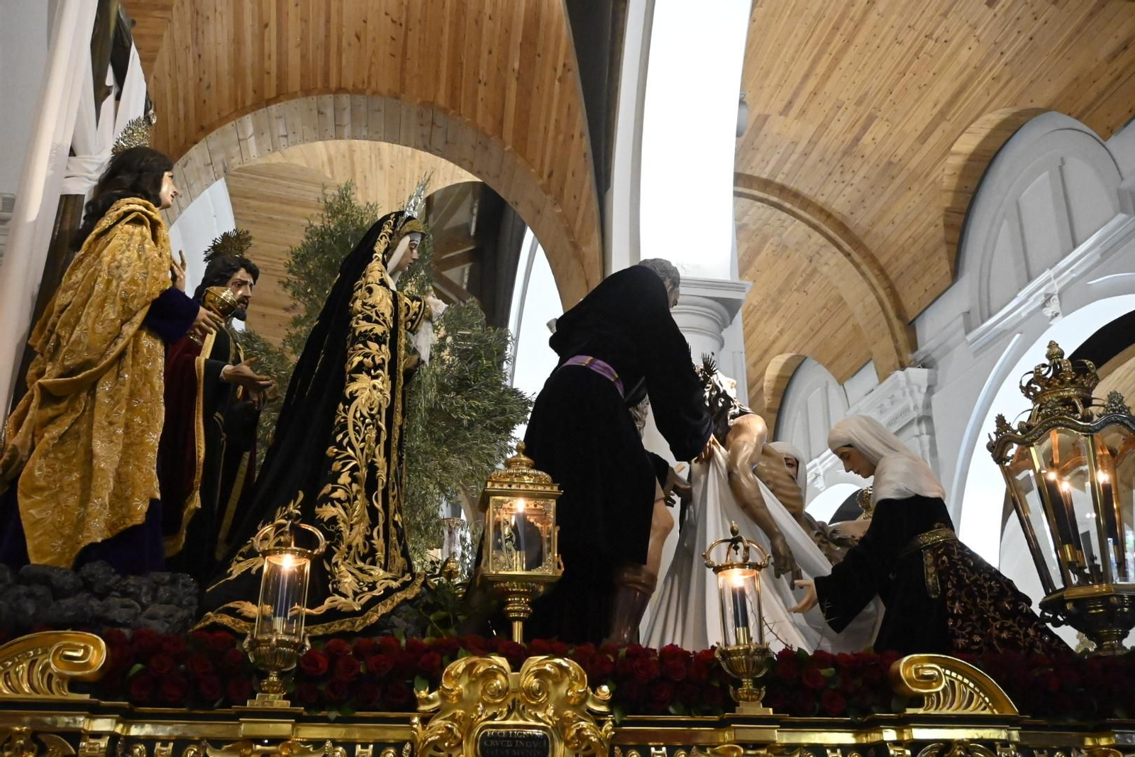 Las mejores imágenes del Miércoles Santo: Hermandad de la Santa Cruz