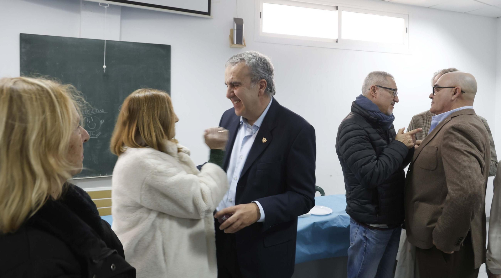Las fotos de la entrega de la medalla de oro de la Asociación Fuerte de Santa Bárbara al padre José Villén