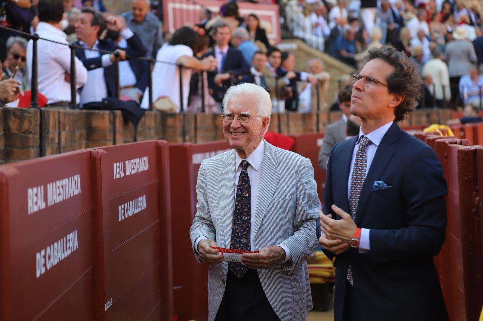 Los famosos y autoridades en los toros del jueves de Feria de Abril