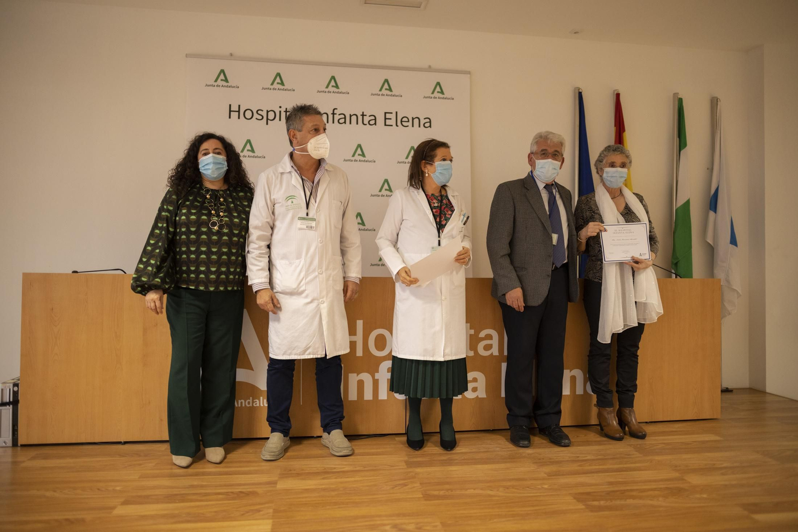 Imágenes del acto de despedida del personal sanitario del hospital Infanta Elena