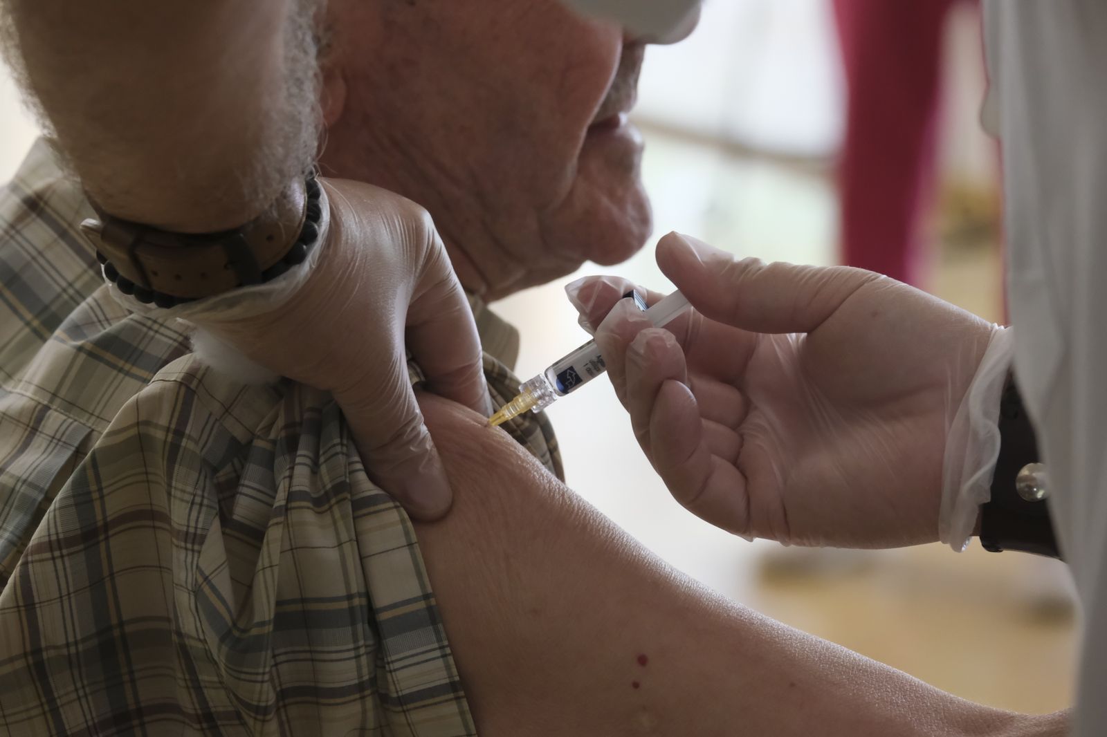 El inicio de la campaña de vacunación de la gripe en Córdoba, en imágenes