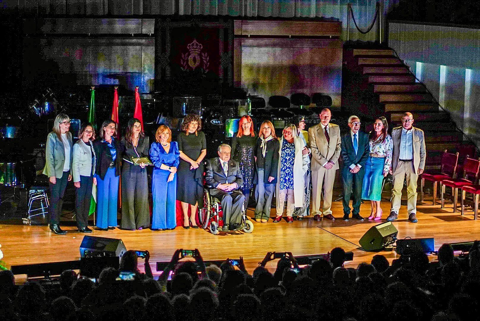 Foto de familia de los premios Mayores del Año