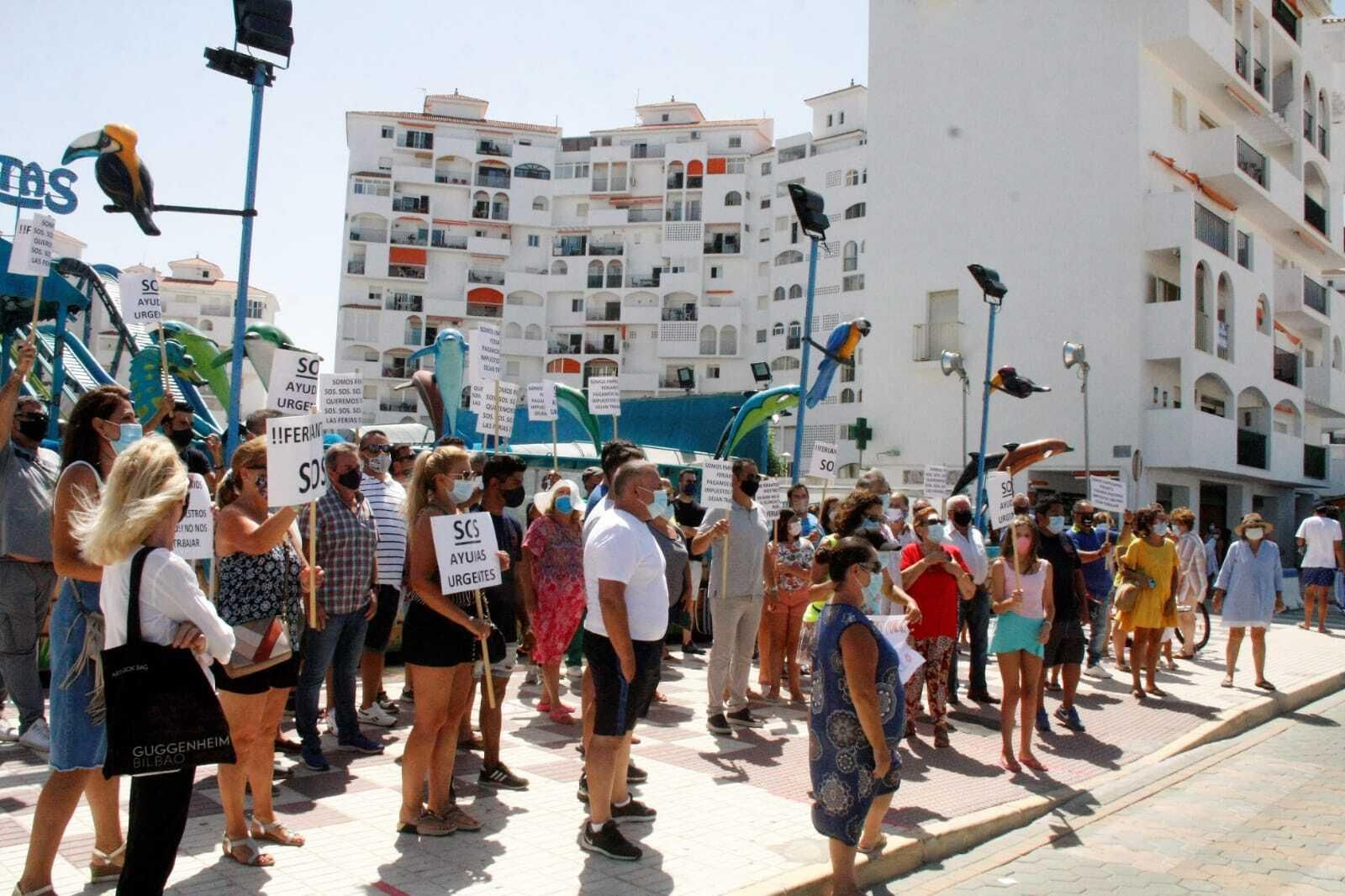 Una imagen de la protesta celebrada en lunes por los feriantes en Valdelagrana.