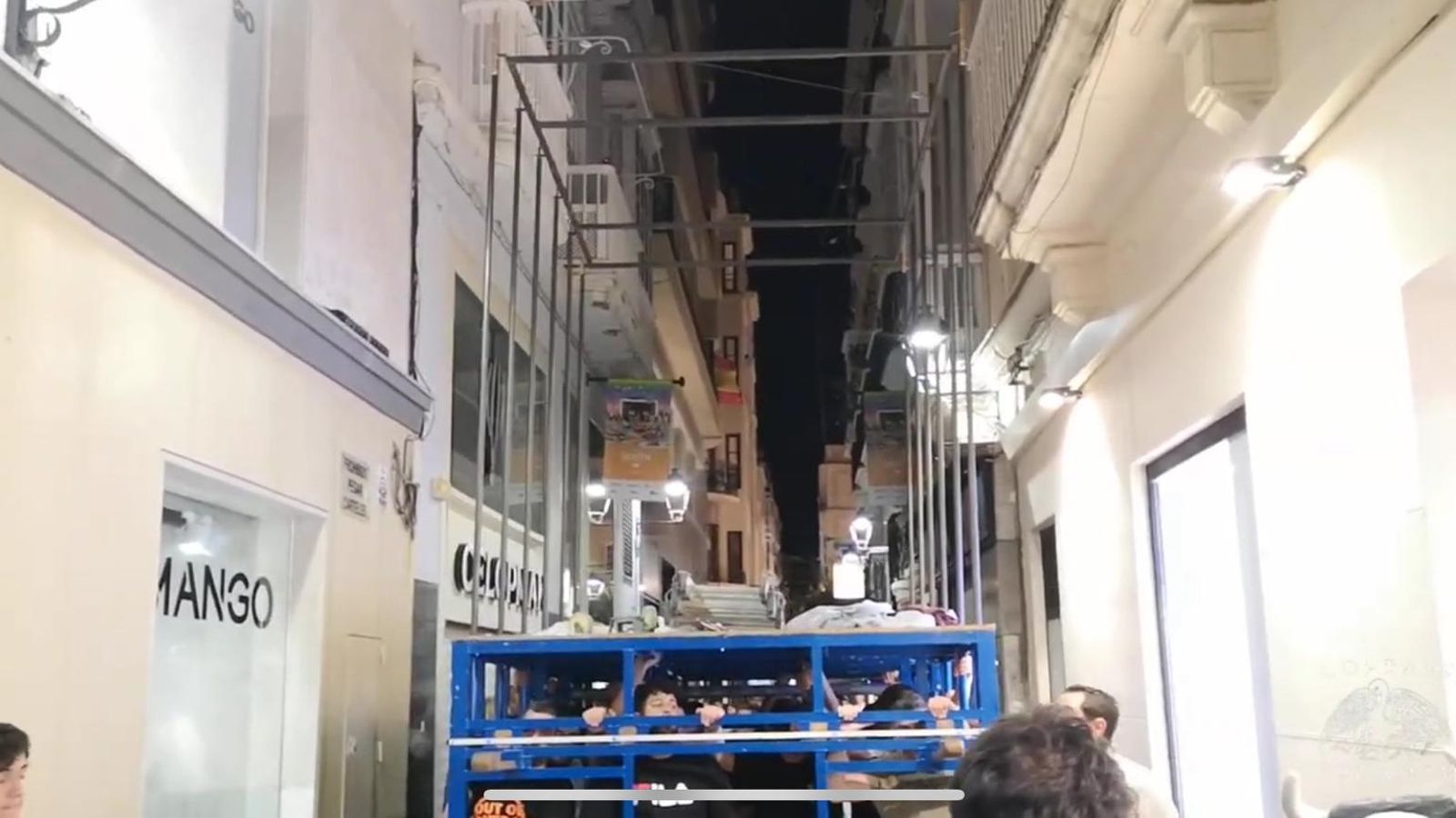 Prueba del palio de Las Aguas por la calle Columela.