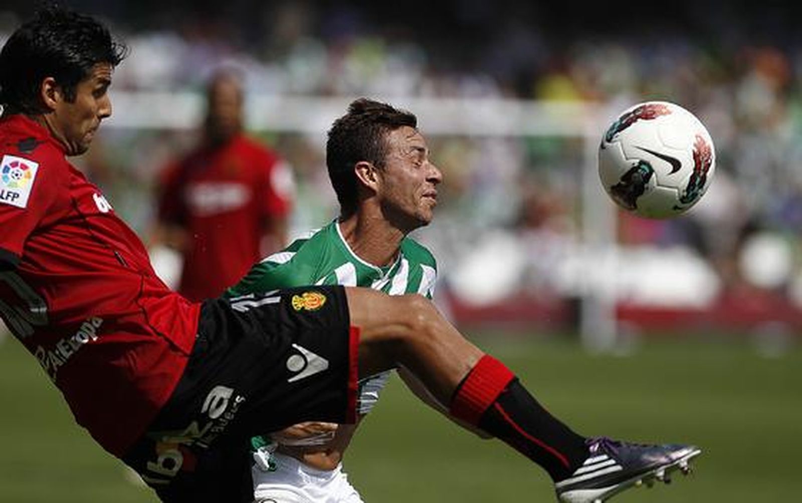 El Betis gana el segundo partido de su regreso a Primera gracias a un gol de Rubén Castro (1-0). / Antonio Pizarro