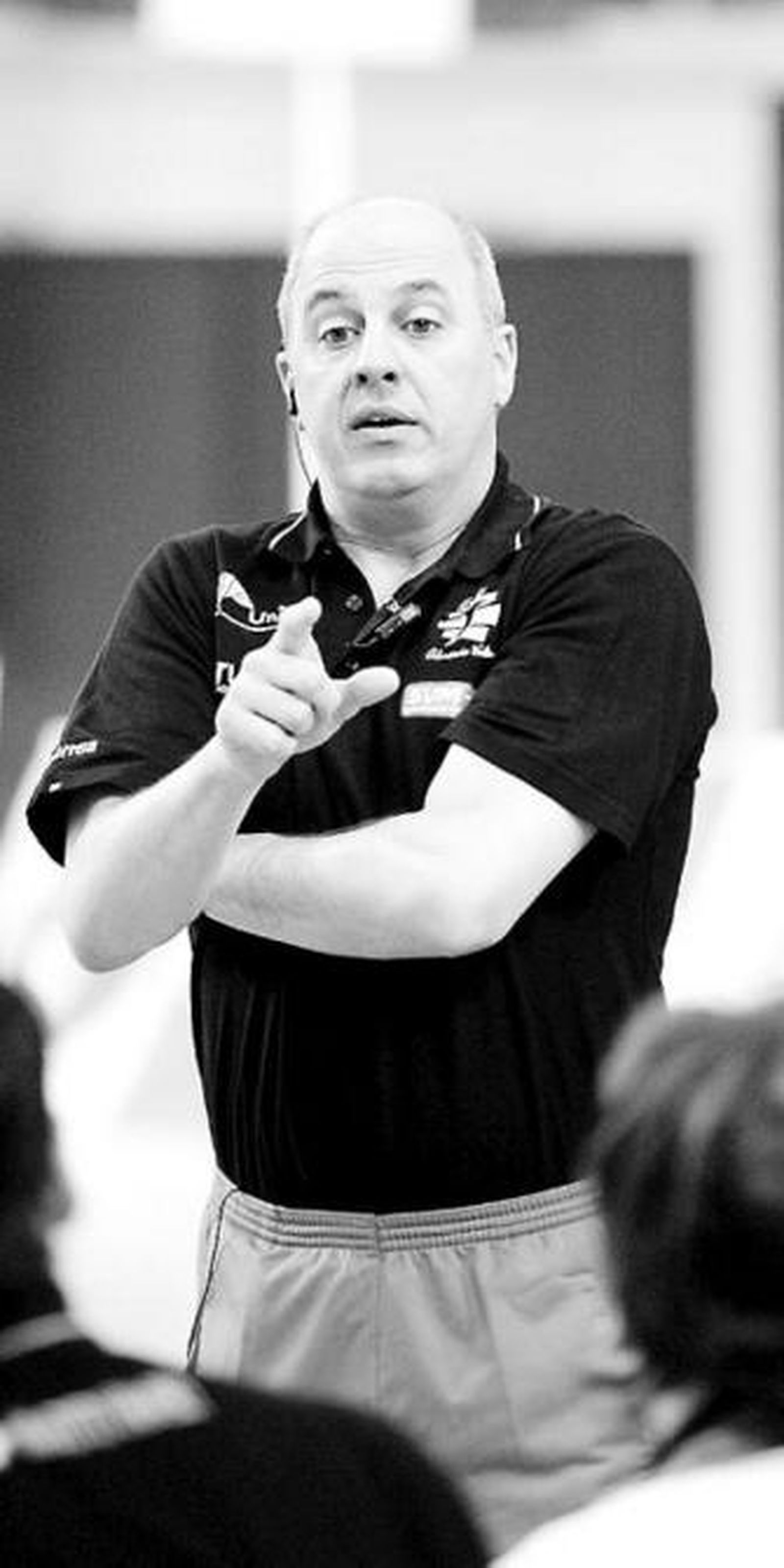 Axel Mondi vuelve a la dirección técnica y deja el banquillo.