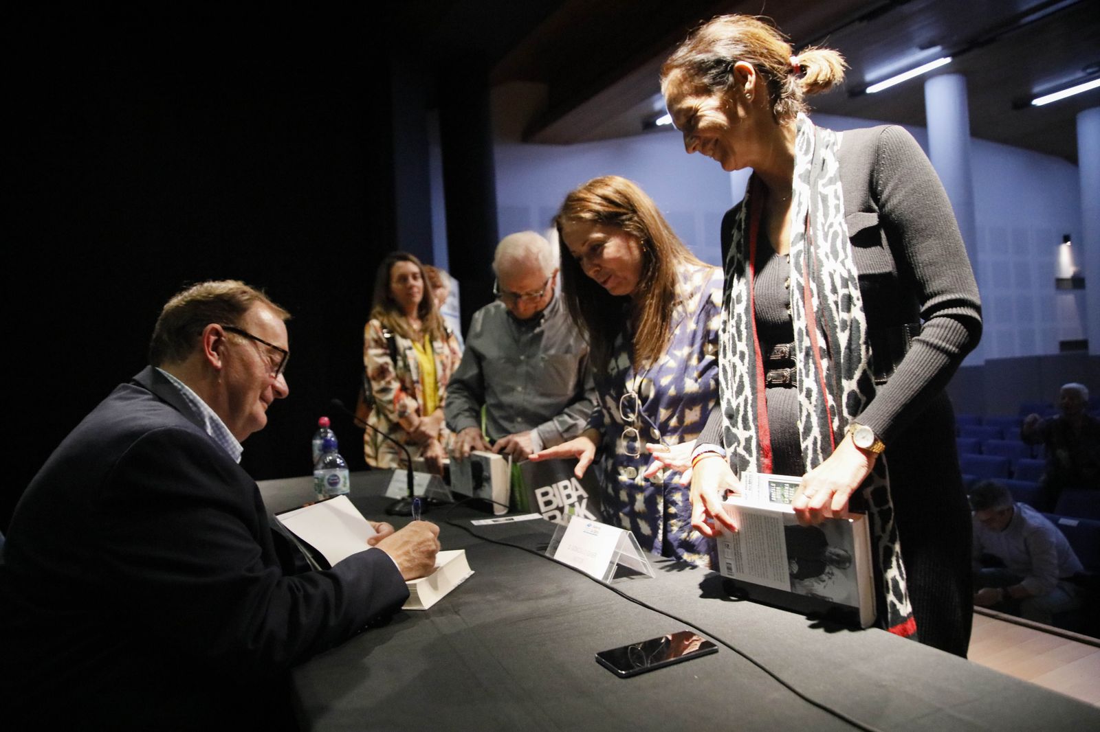 Imágenes del libro "La sombra de los sueños" de Gonzalo Giner