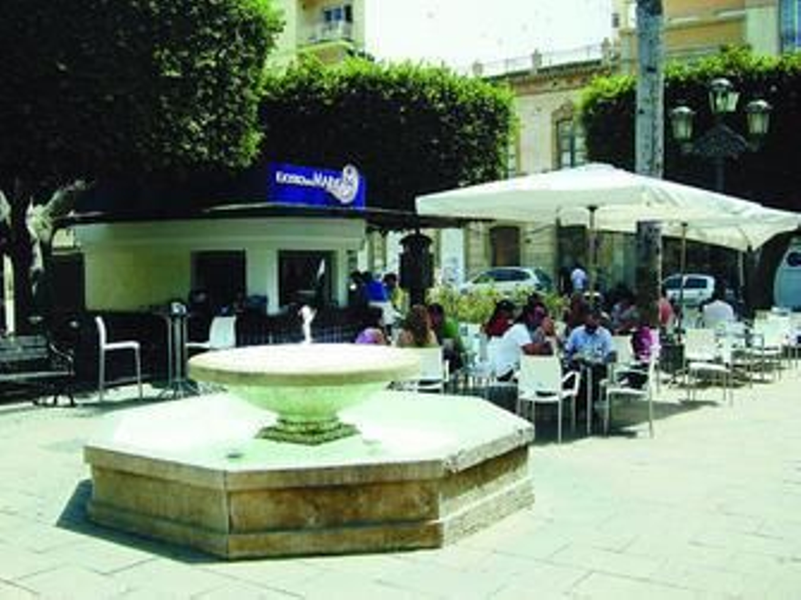 Los domingos también se puede tapear en Almería