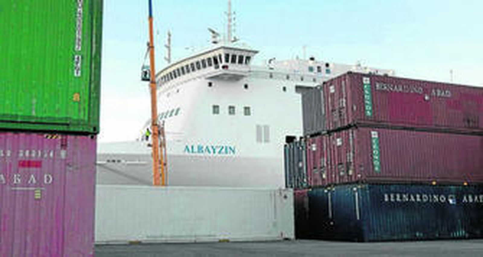 Uno s de los buques de Acciona Trasmediterránea que mueve las mercancías entre Canarias y la Península.