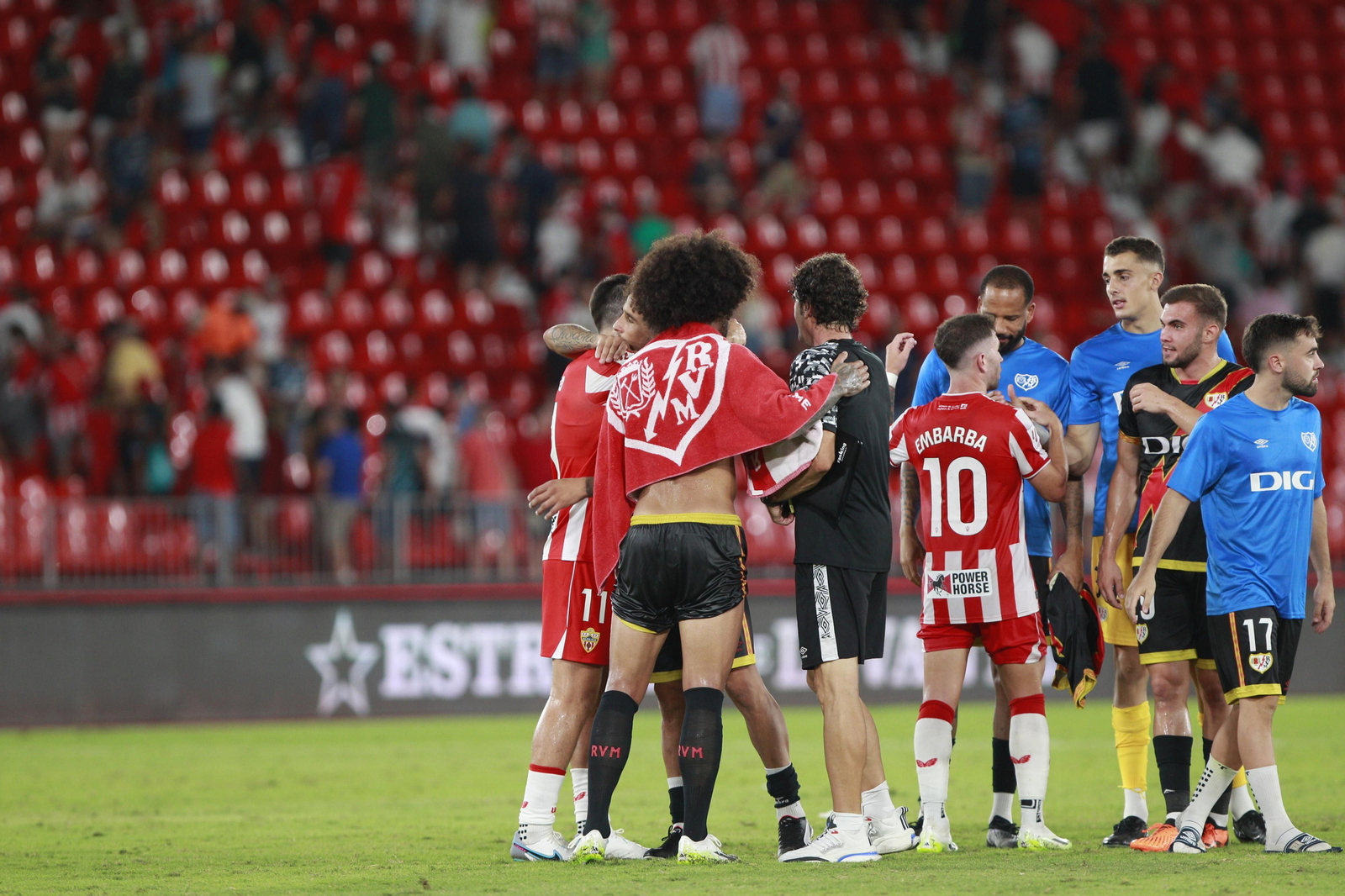 Imágenes del partido U.D. Almería-Rayo Vallecano