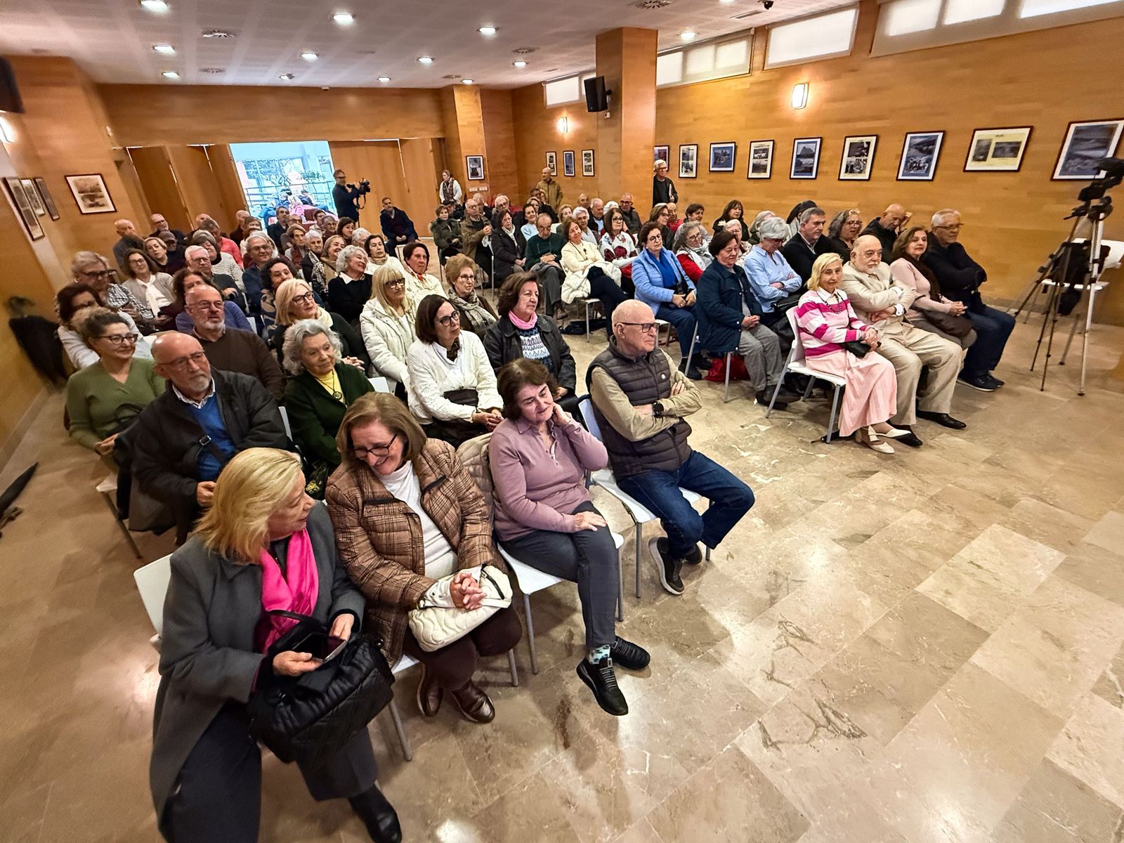 Conferencia del padre Pedro Gómez sobre Jesús de Nazaret, en imágenes