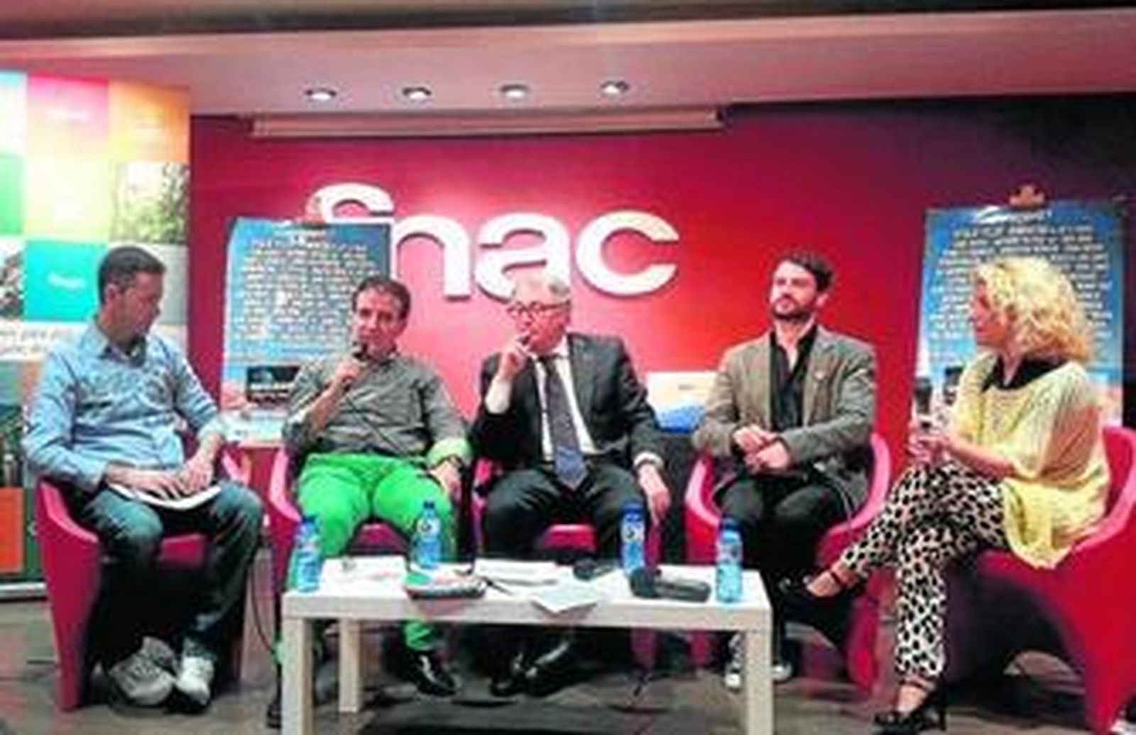Jesús Caicedo con Francisco Toro, Gonçalo Miranda y Elena Gómez ayer en la Fnac de Callao.