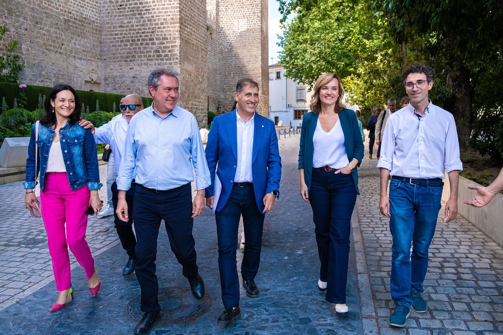 Juan Espadas y la ministra Pilar Alegría, junto al alcaldable de Priego de Córdoba, Rafi Aguilera.