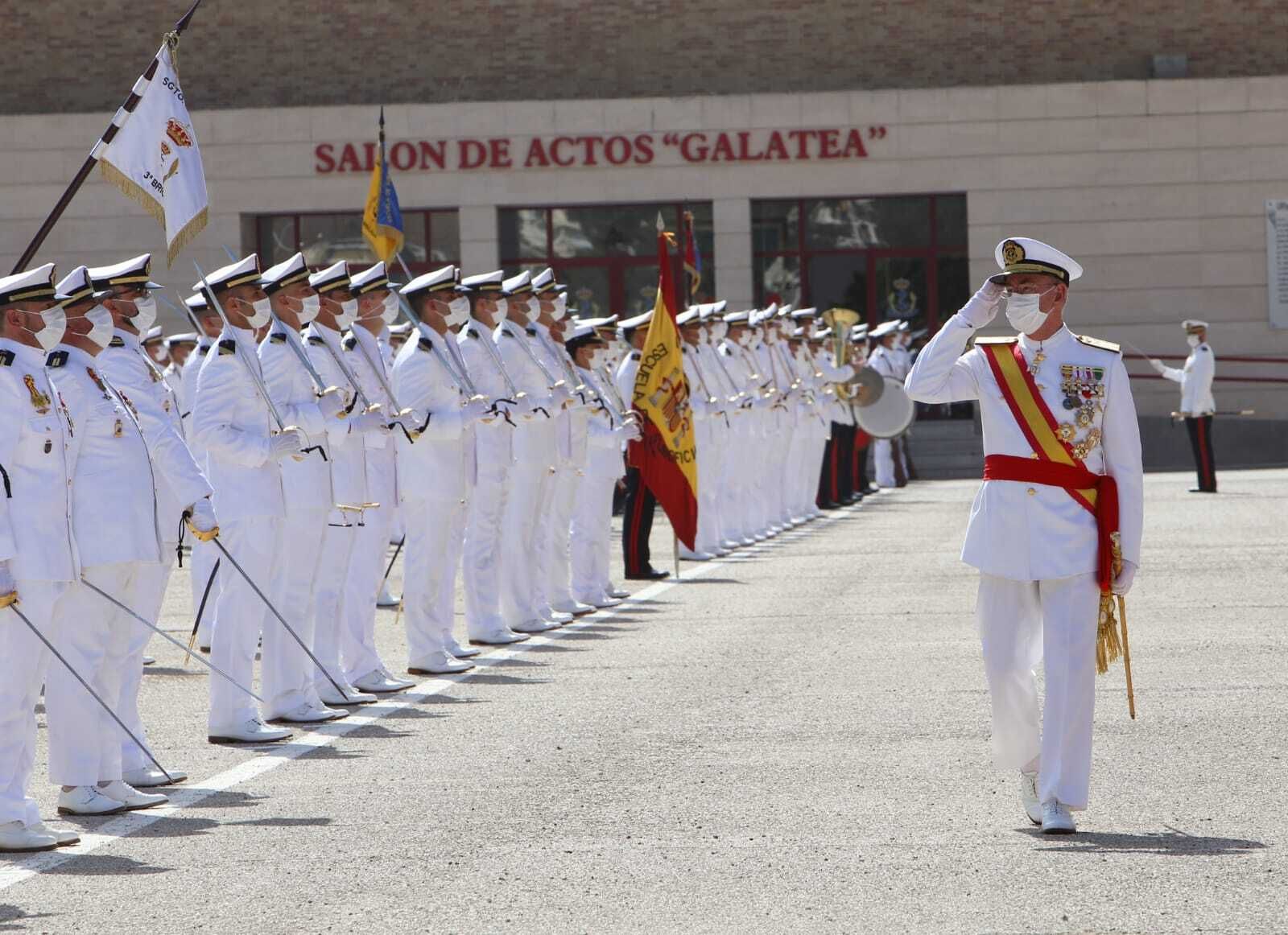 Entrega de despachos en la Escuela de Suboficiales de la Armada