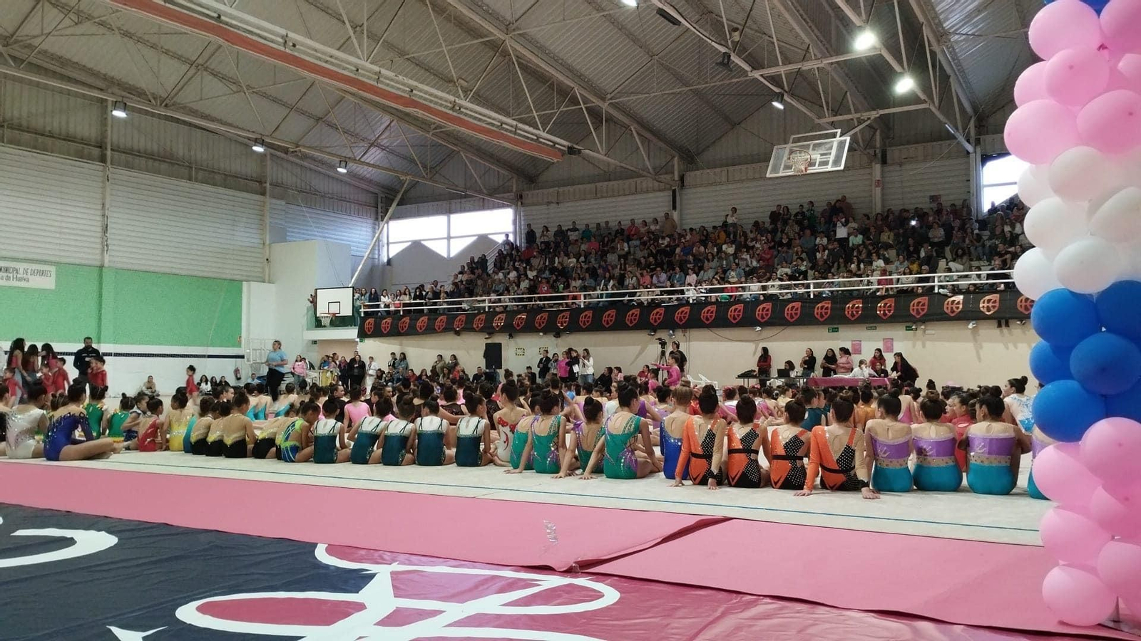 El Pabellón Diego Lobato repleto de público asistente al torneo. El Pabellón Diego Lobato repleto de público asistente al torneo.