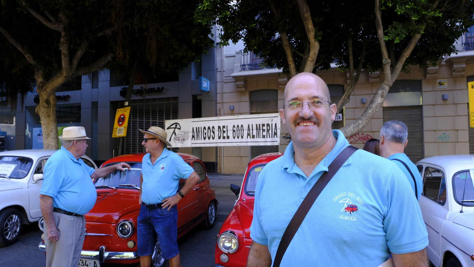 La exposición de Seat 600 y Mini Cooper en la Feria de Almería, en imágenes